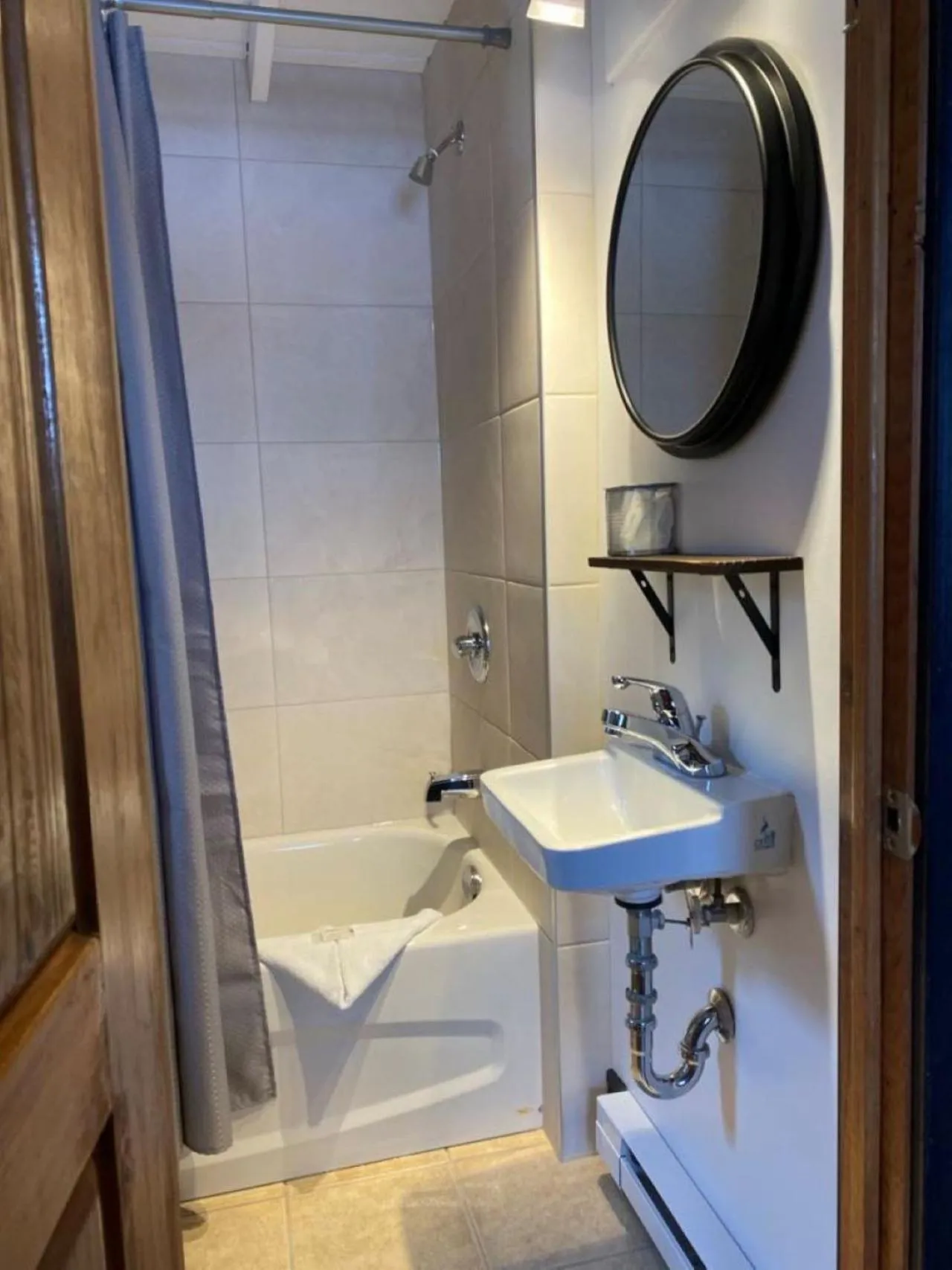 Shower in Auberge MicKy Inc