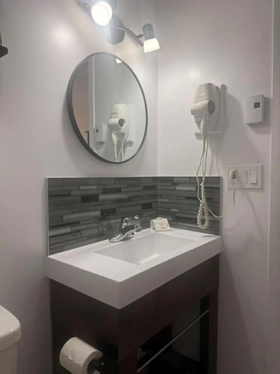 Toilet in Auberge MicKy Inc