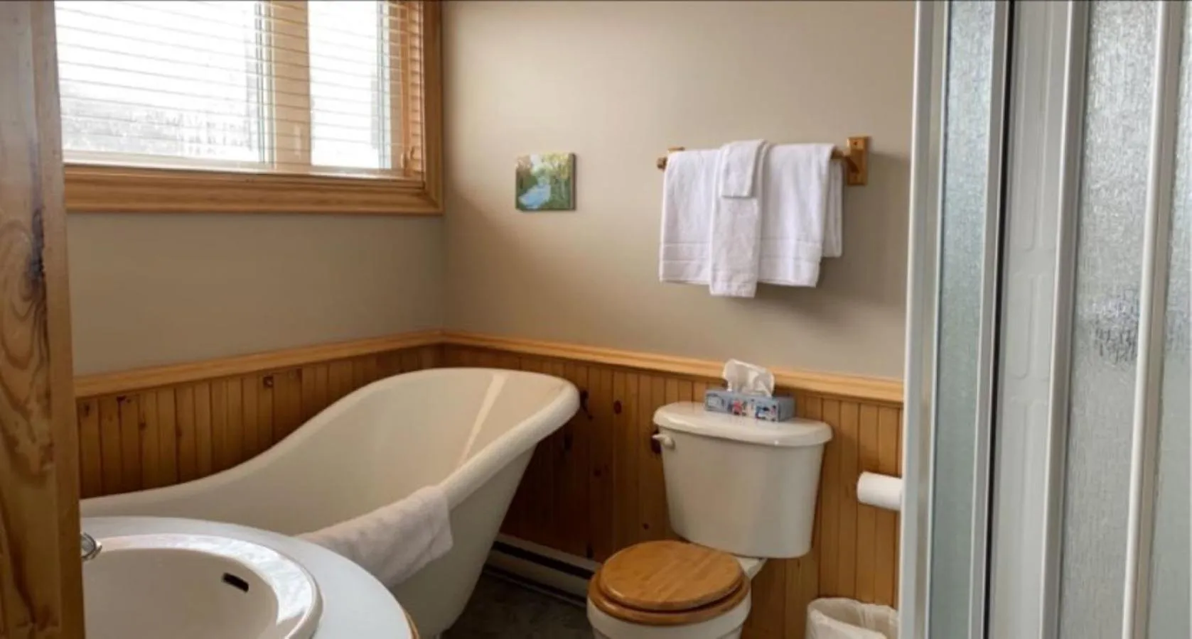 Toilet in Auberge MicKy Inc