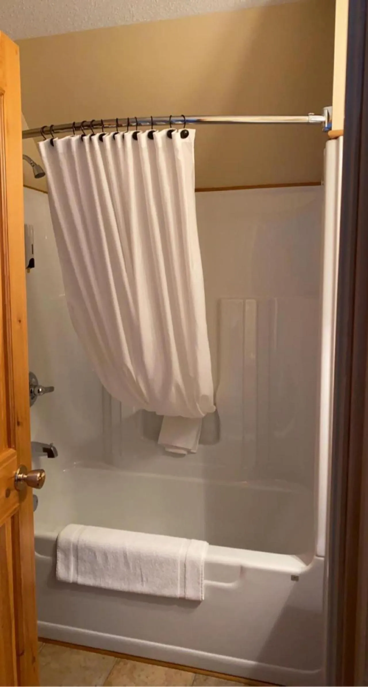 Shower in Auberge MicKy Inc