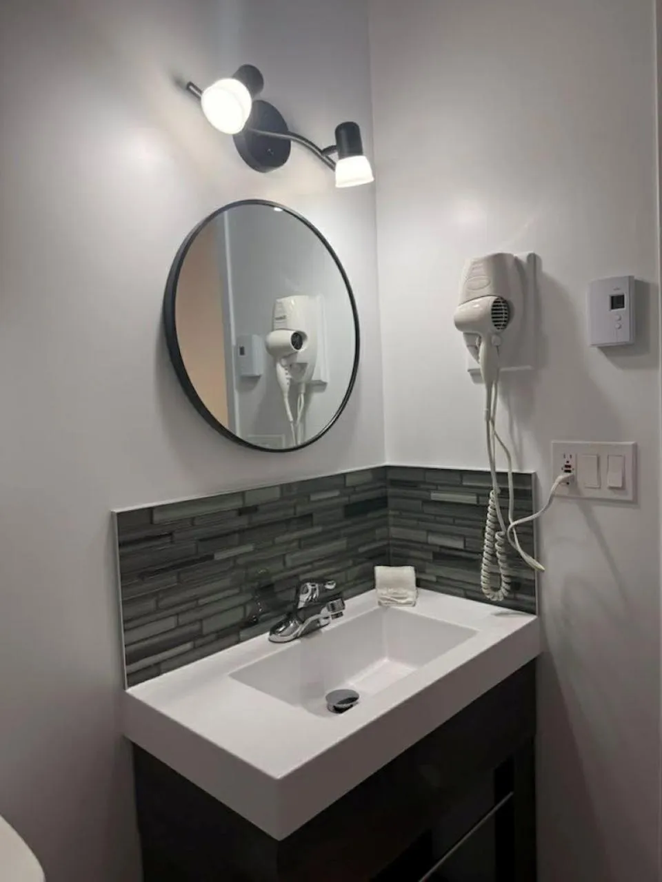 Toilet in Auberge MicKy Inc