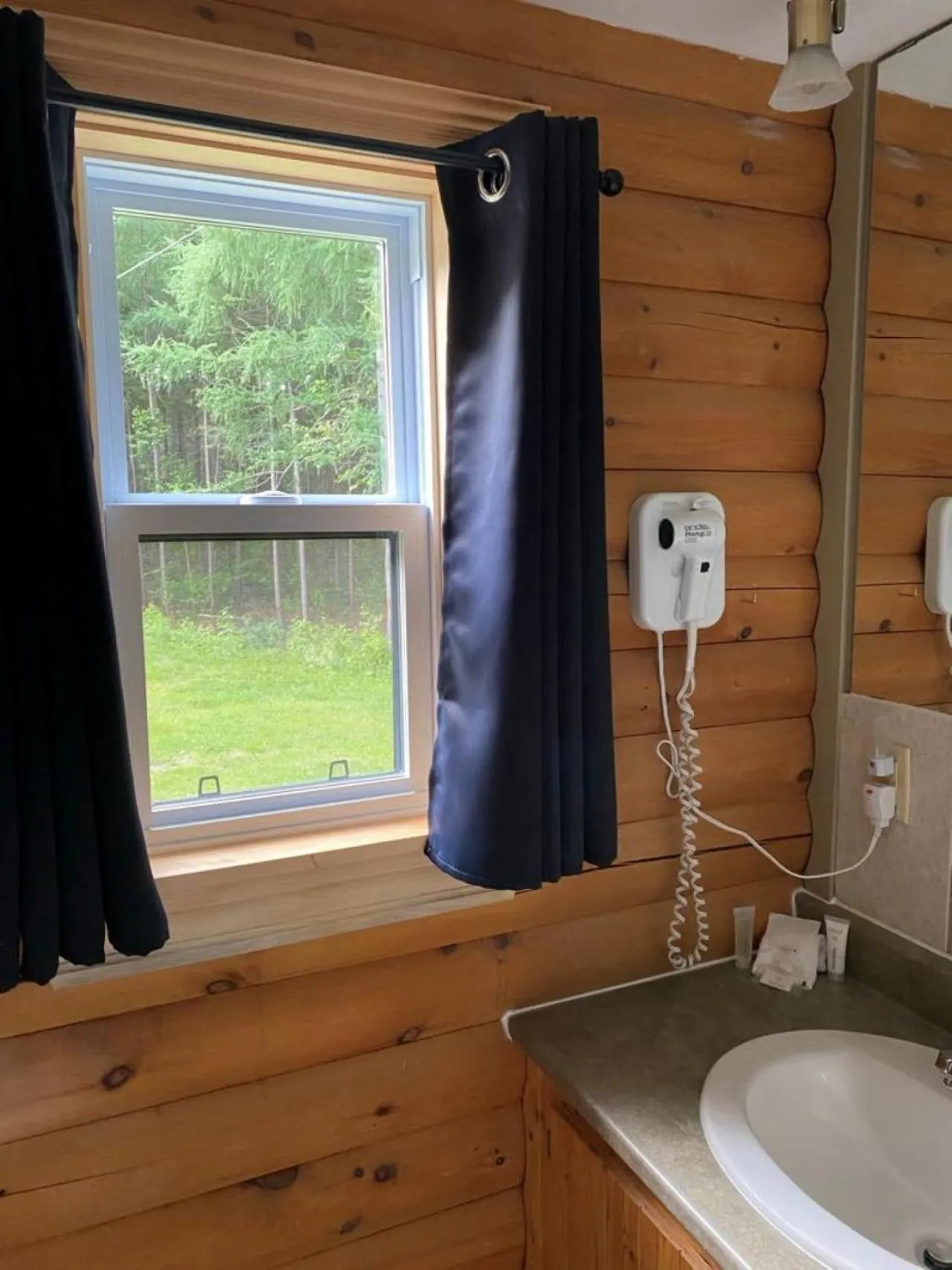 Bathroom in Auberge MicKy Inc