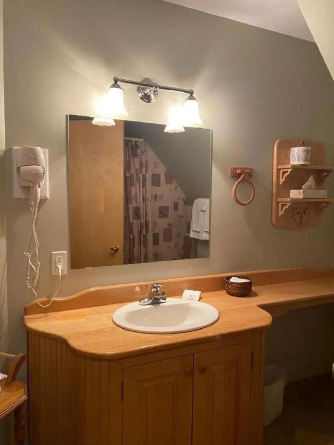 Bathroom in Auberge MicKy Inc