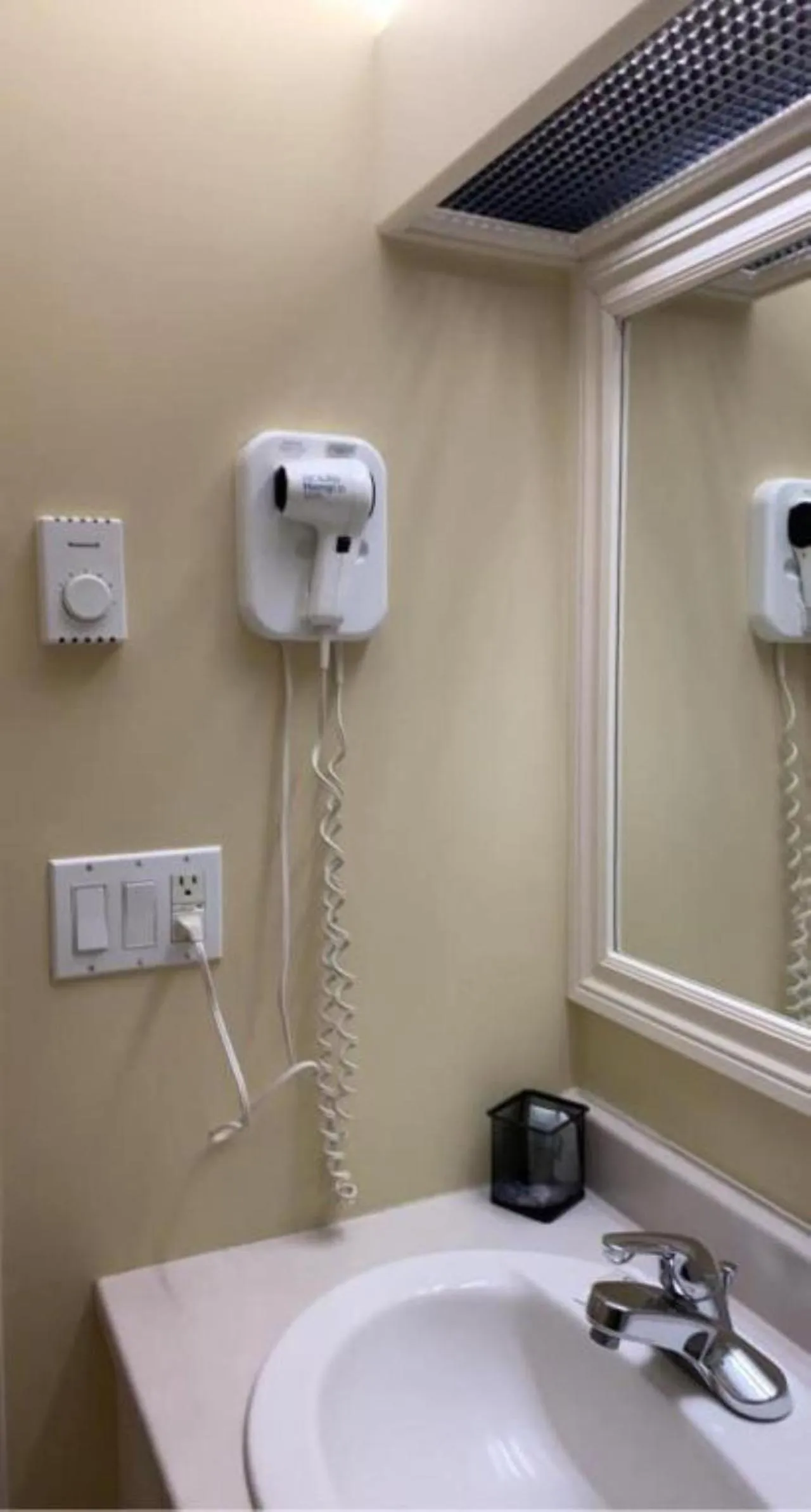 Bathroom in Auberge MicKy Inc