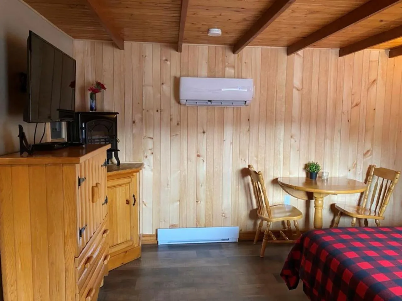 TV and multimedia in Auberge MicKy Inc