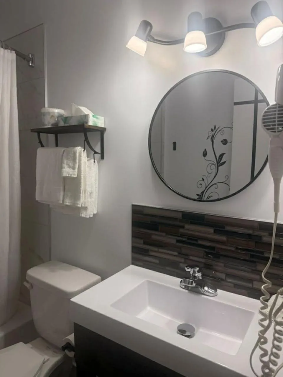 Toilet in Auberge MicKy Inc