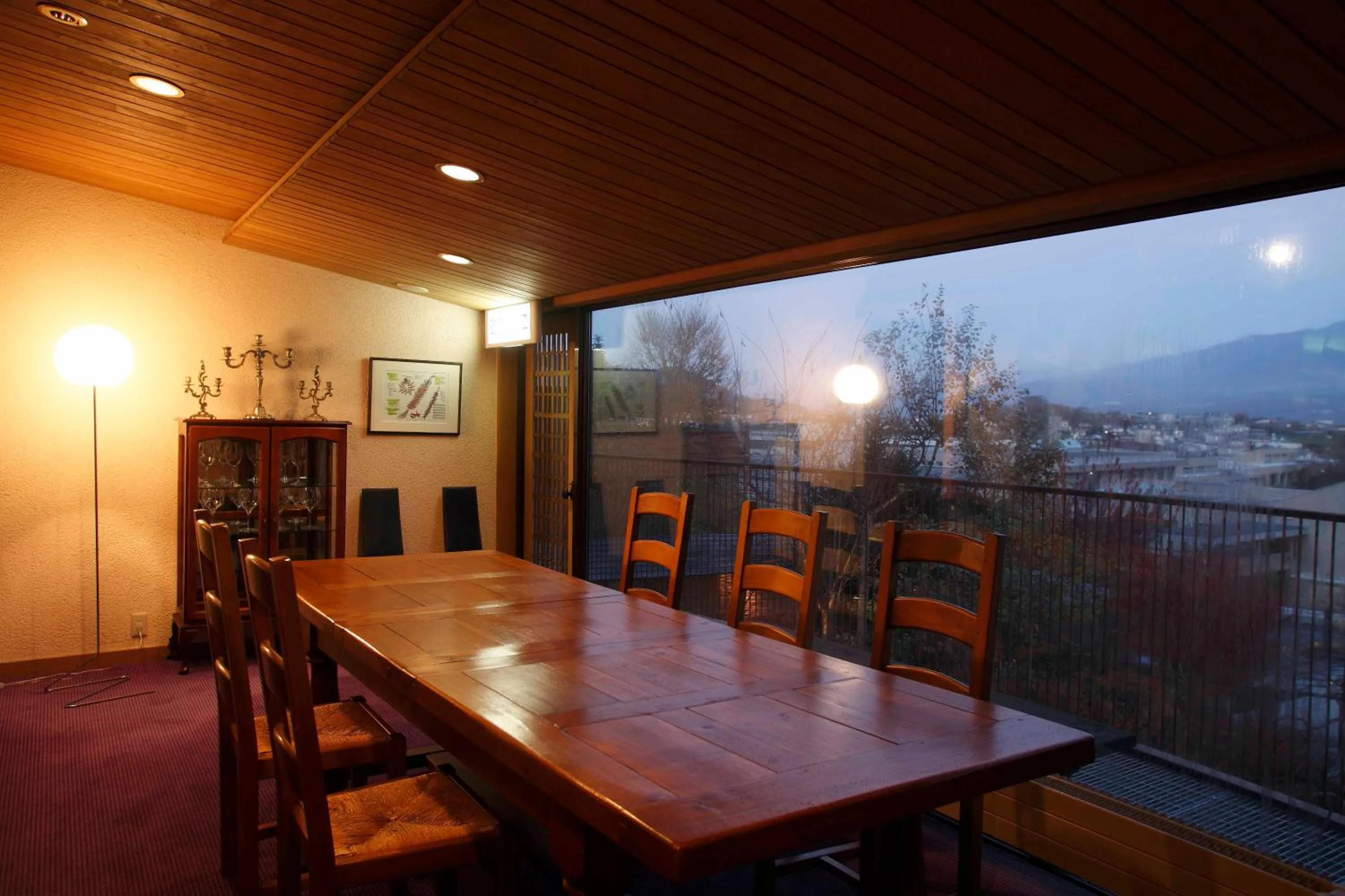 Business facilities in Meigetsuso