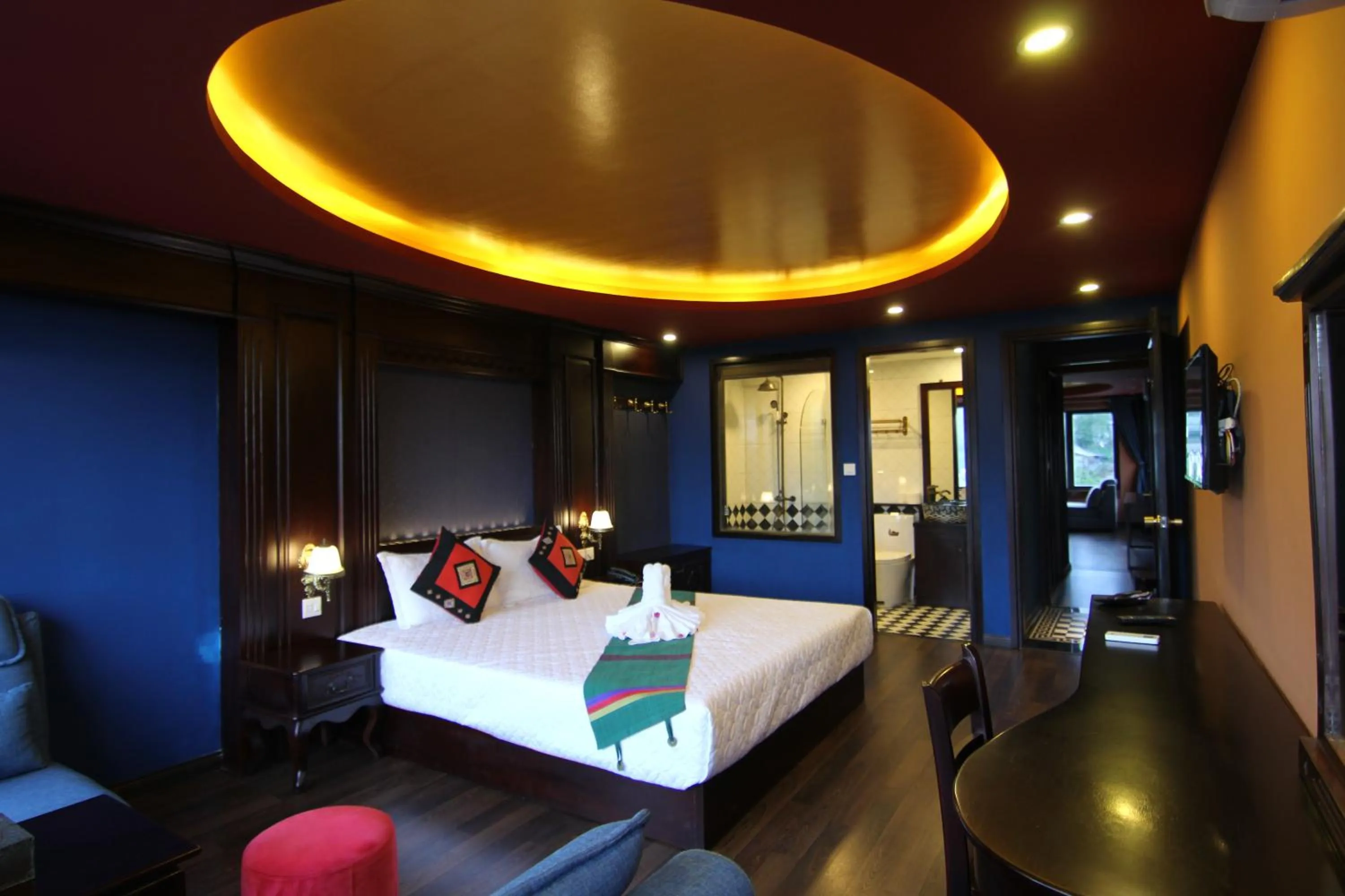 Shower, Bed in Sapa House Hotel Halal Certified