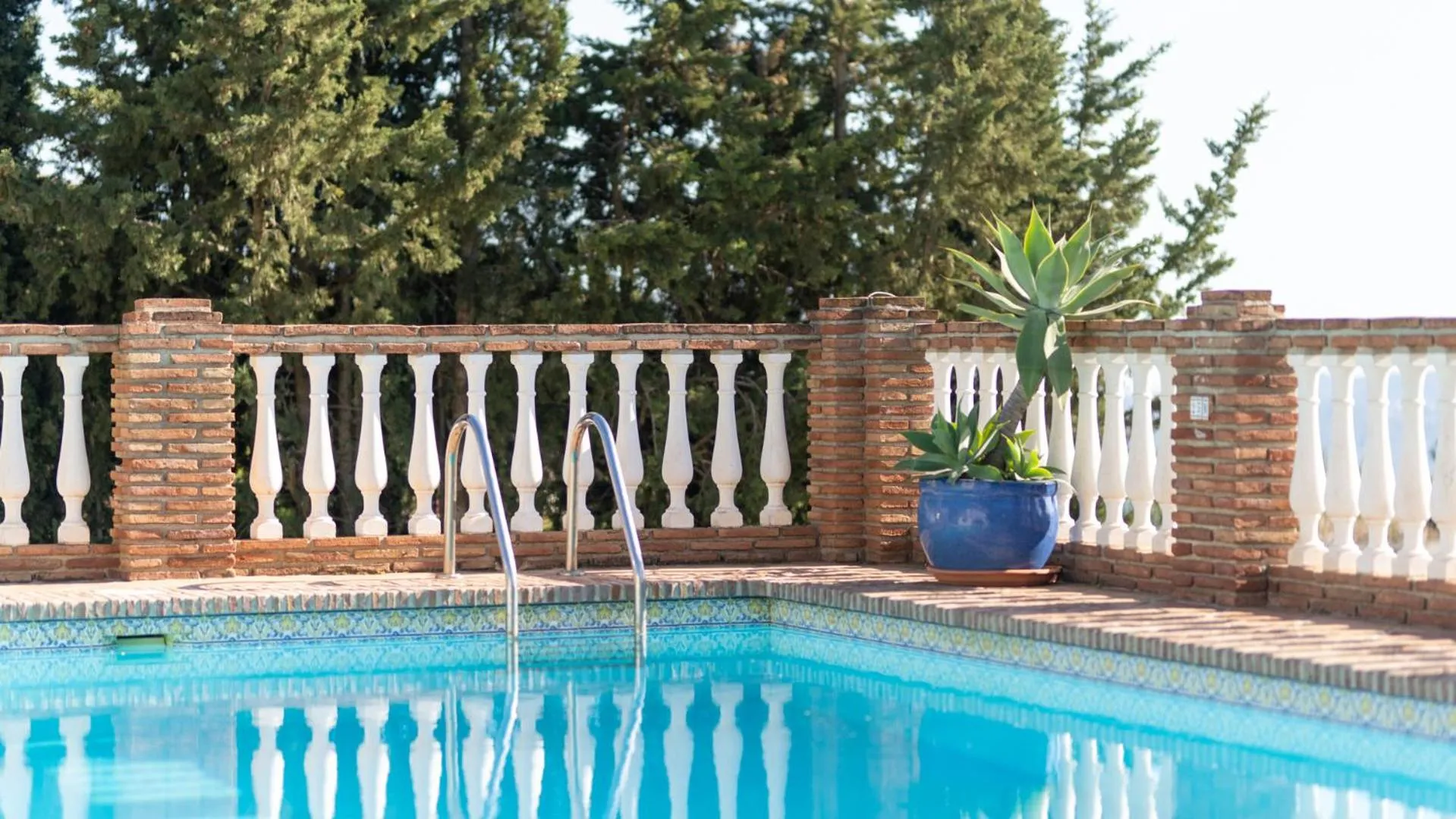 Swimming pool in Villa Buhardilla by Casitas Select