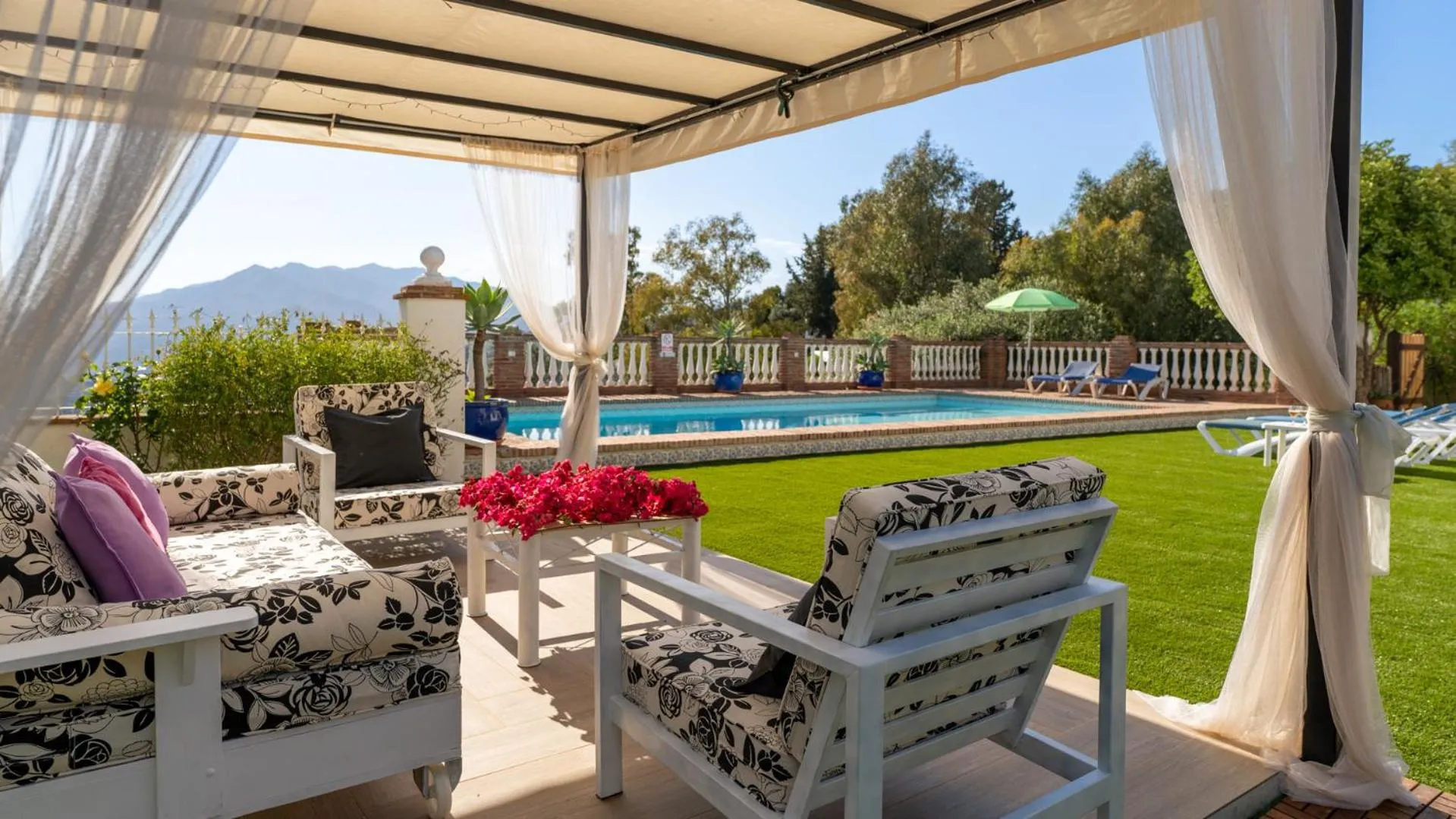 Off site in Villa Buhardilla by Casitas Select