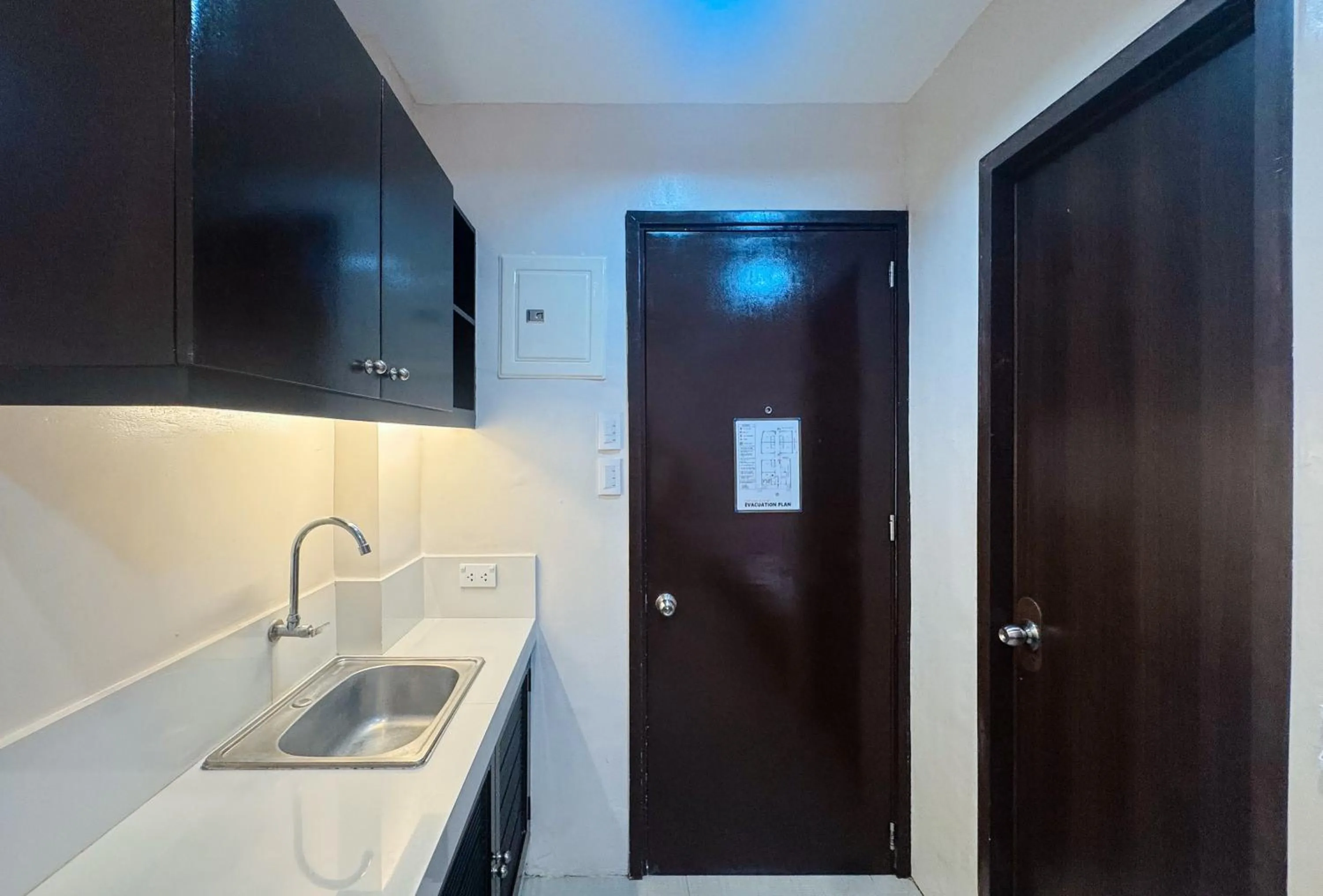 Kitchen or kitchenette in RedDoorz at Sta Cruz Naga City