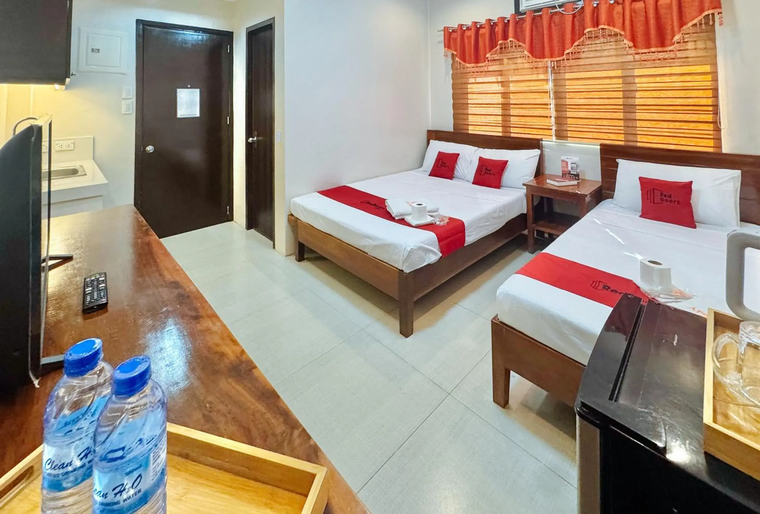 Twin Room in RedDoorz at Sta Cruz Naga City Twin Room in RedDoorz at Sta Cruz Naga City