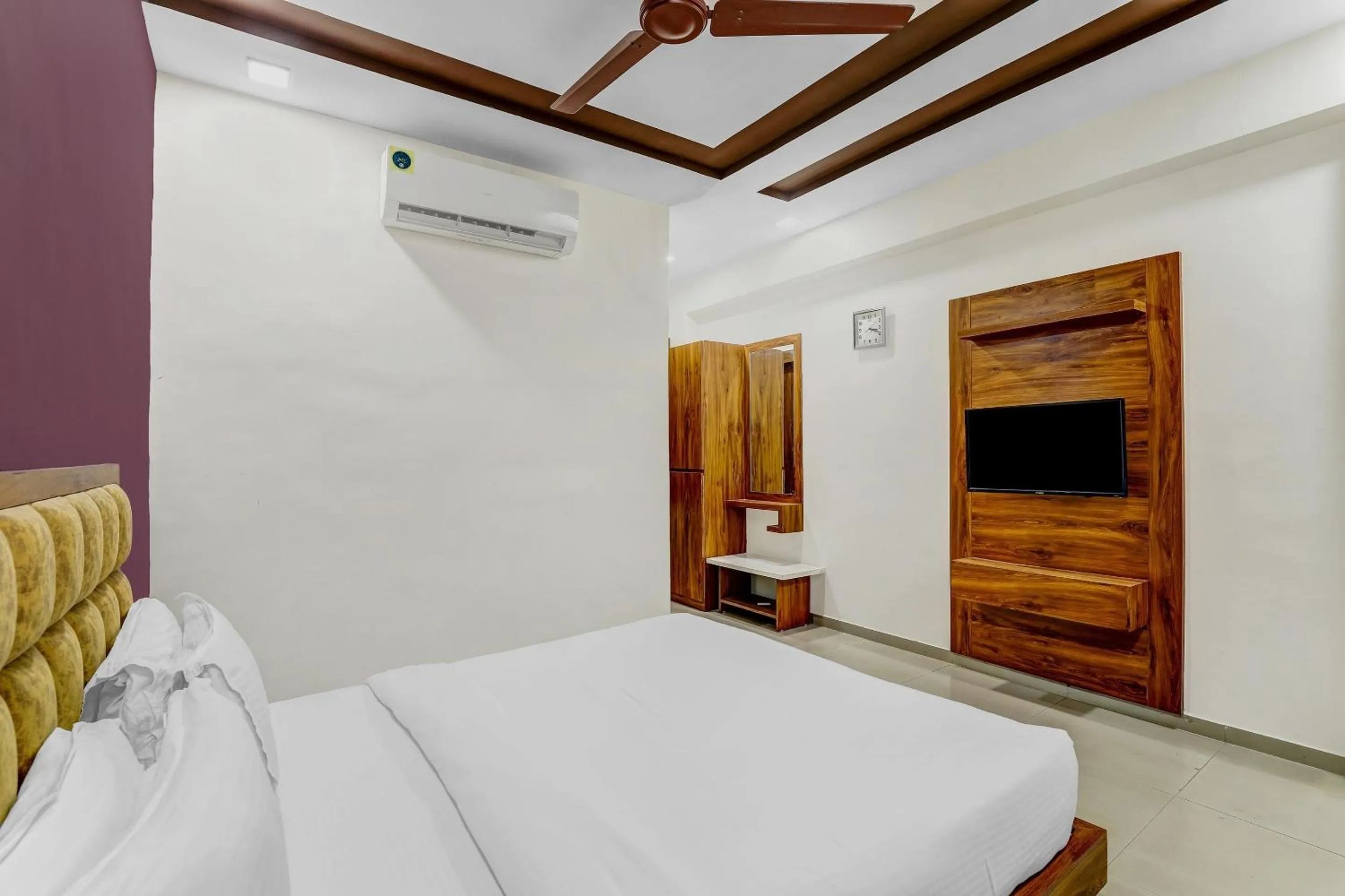 Bedroom, Bed in Hotel O Maple view