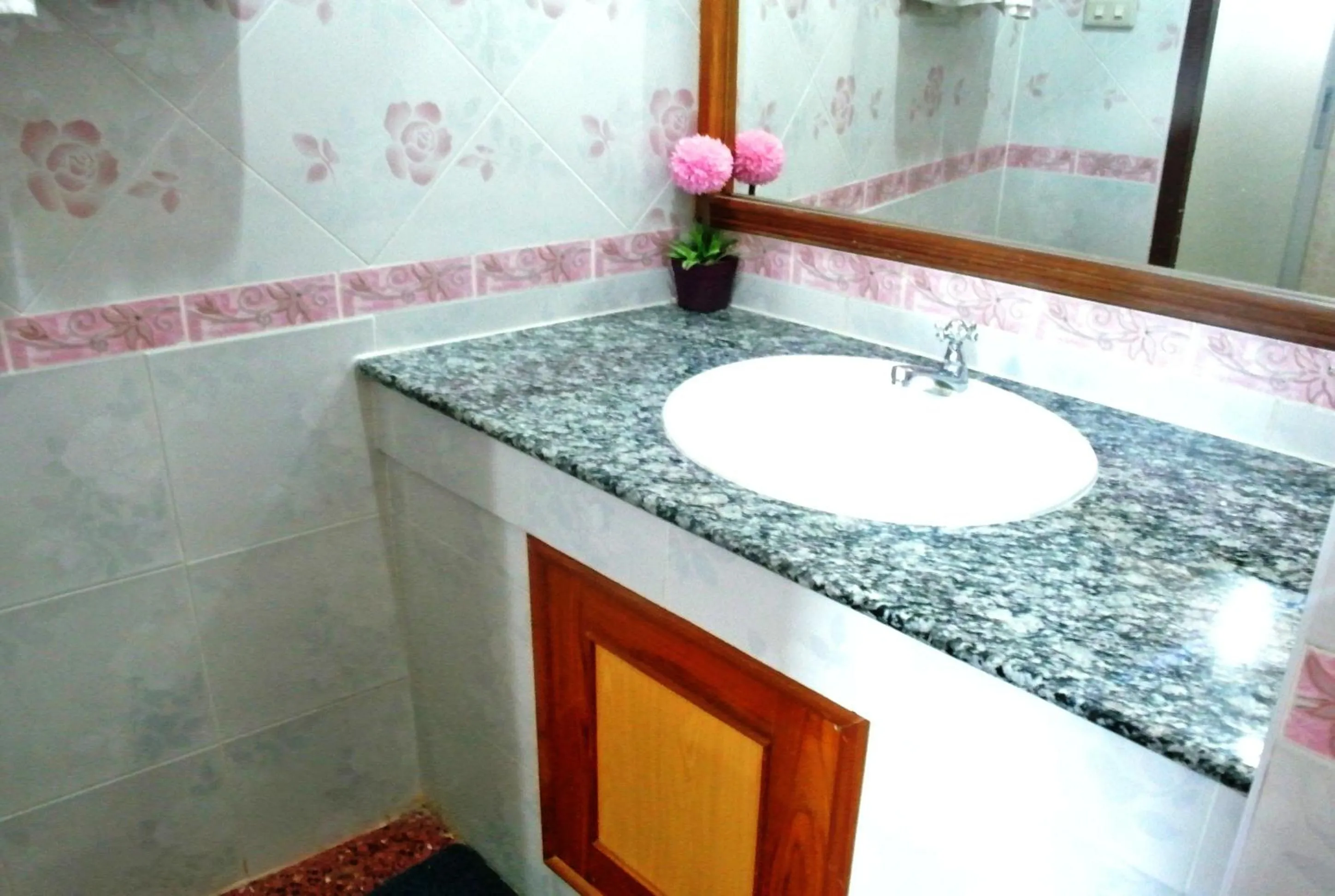 Bathroom in Rose Garden Hotel