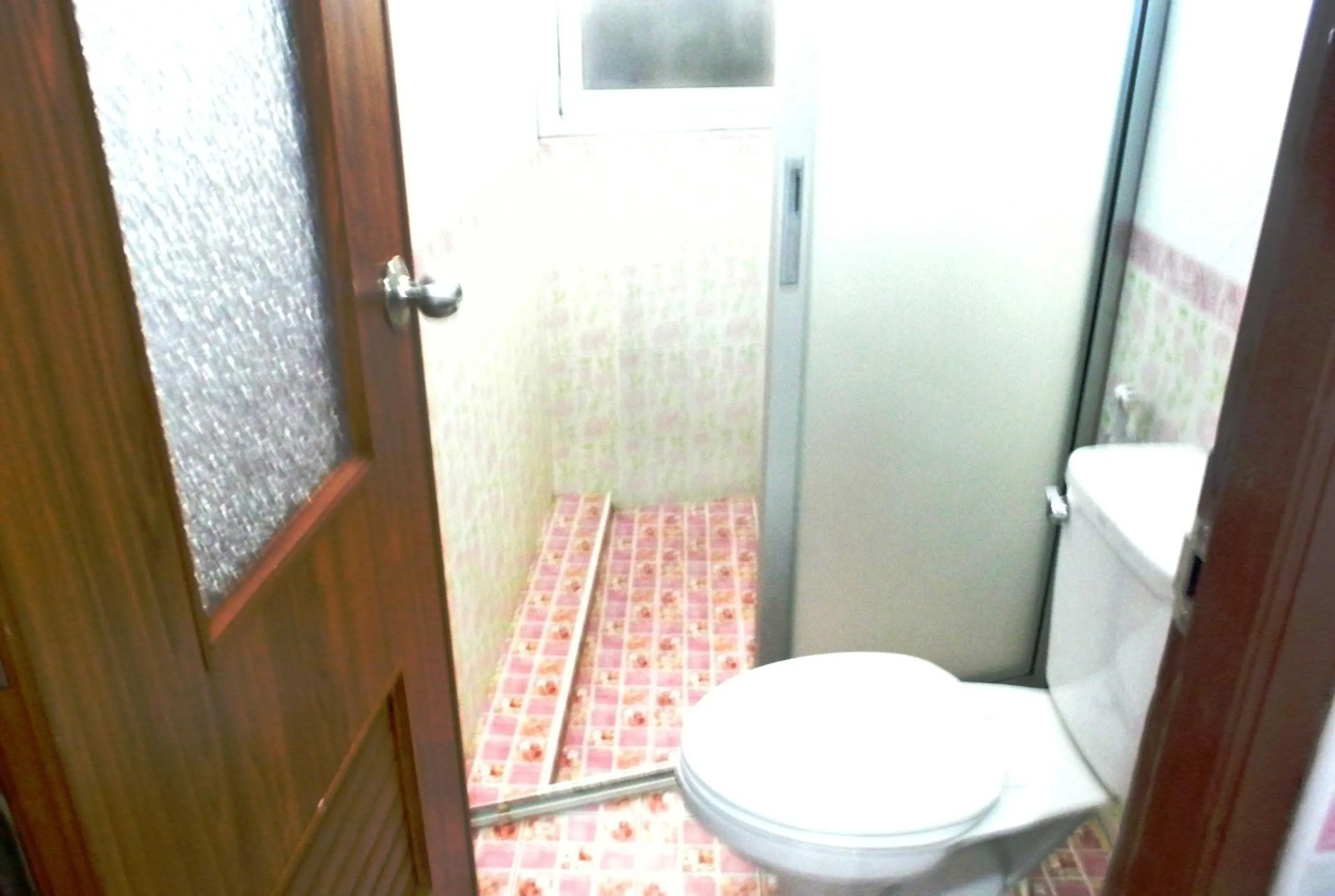 Bathroom in Rose Garden Hotel