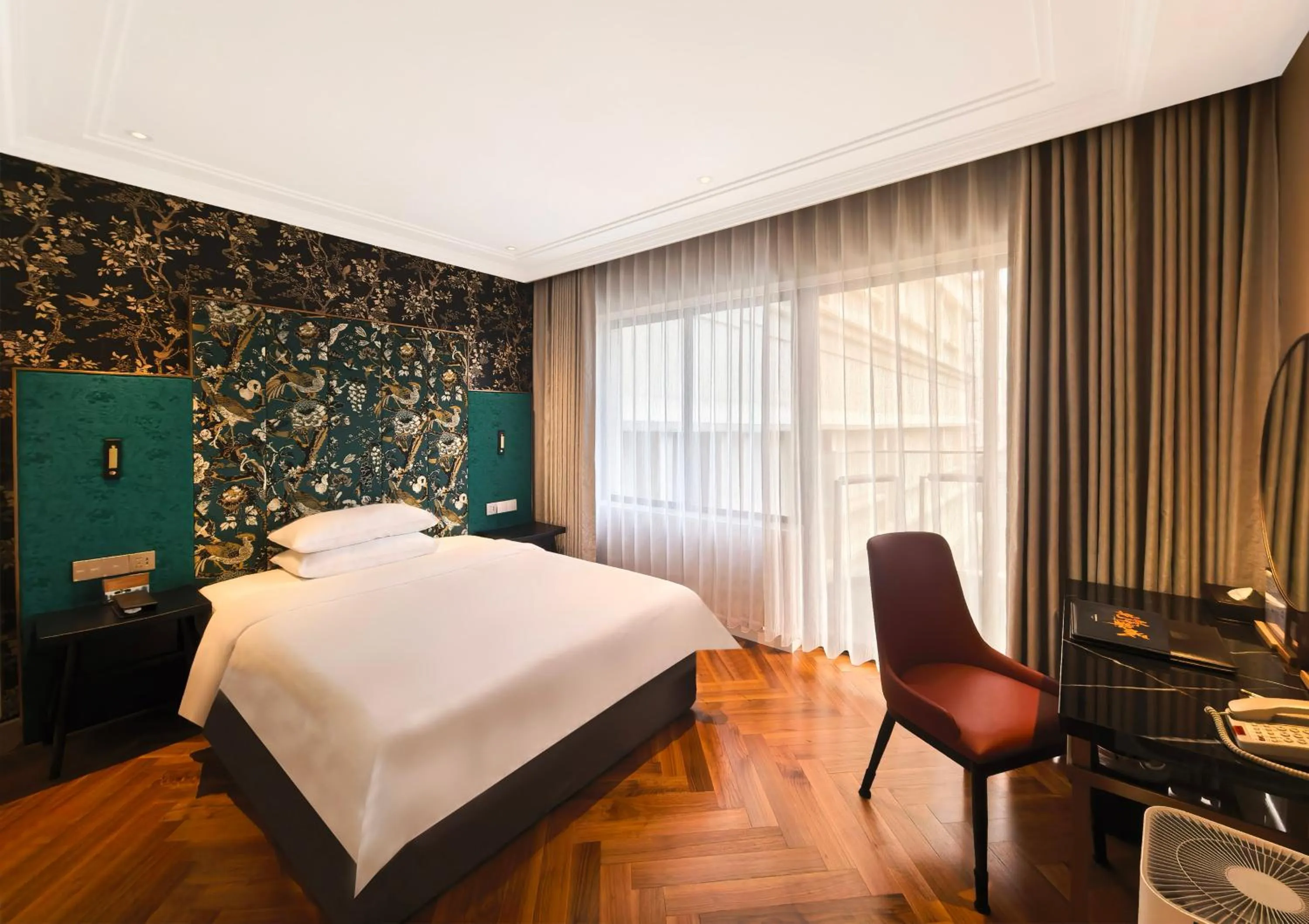 Photo of the whole room, Bed in Metropolo Dahua Hotel Shanghai