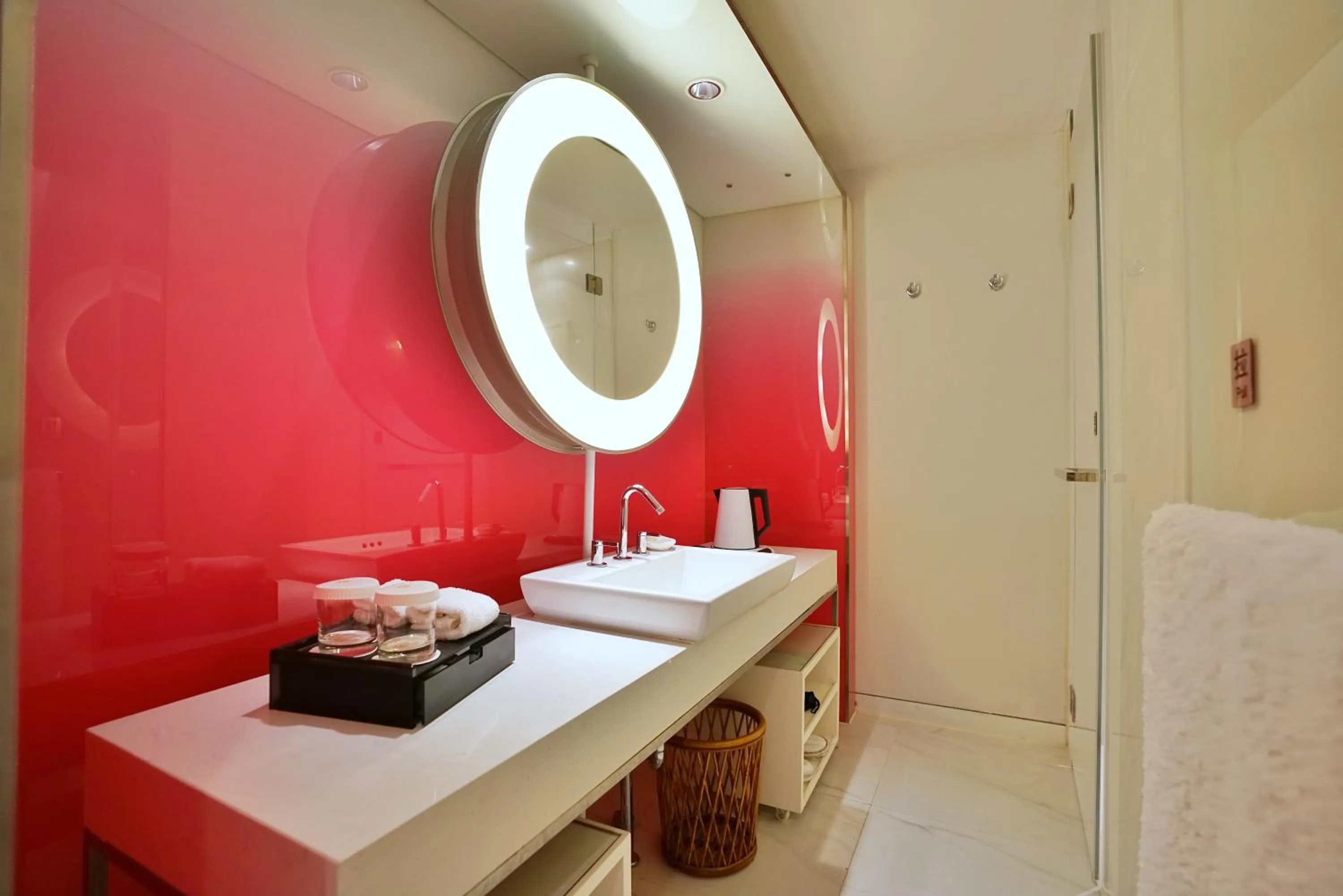 Shower in Metropolo Dahua Hotel Shanghai