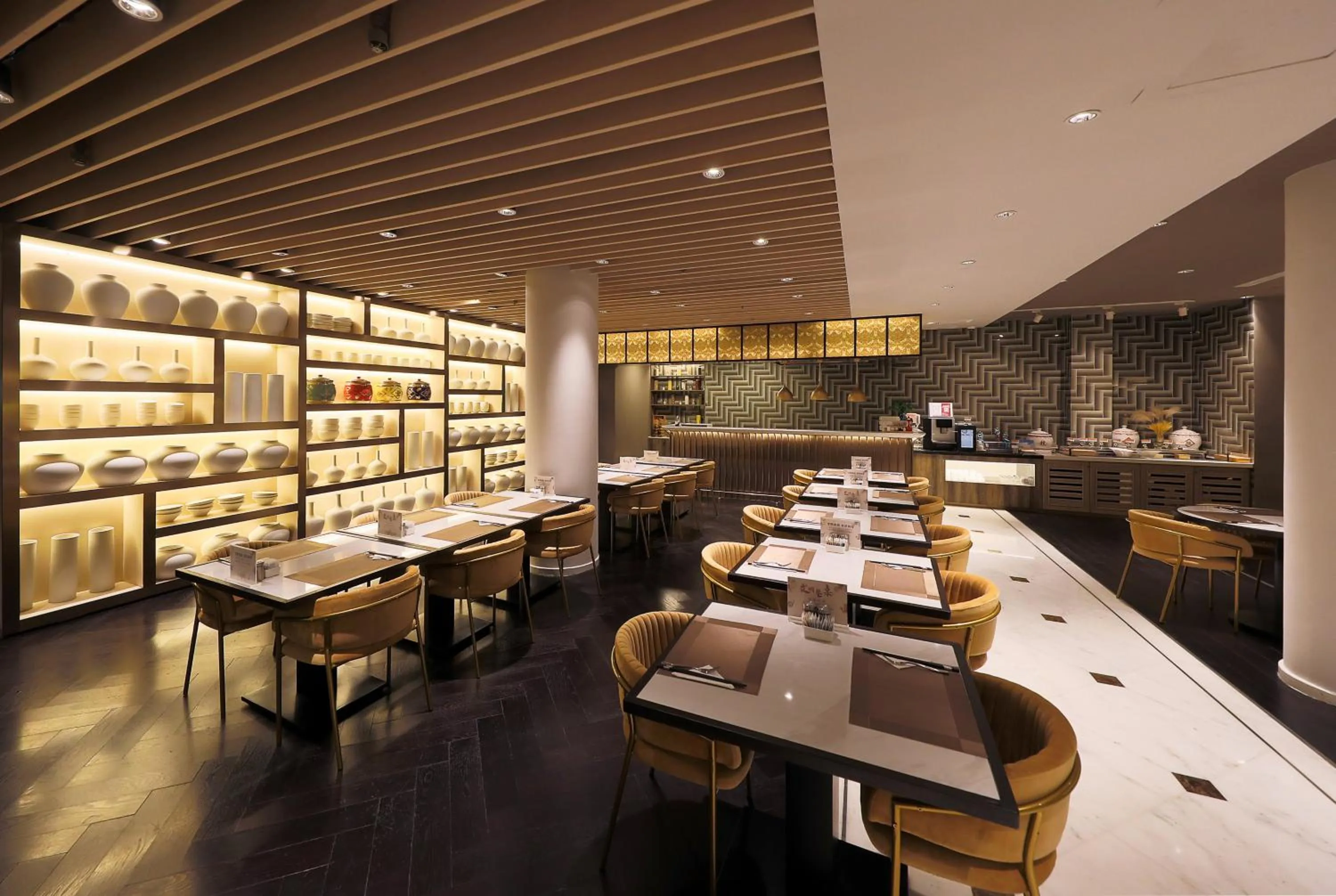 Restaurant/places to eat in Metropolo Dahua Hotel Shanghai