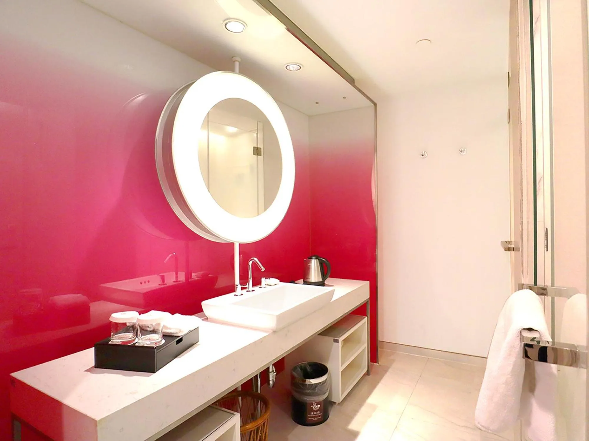 Shower in Metropolo Dahua Hotel Shanghai