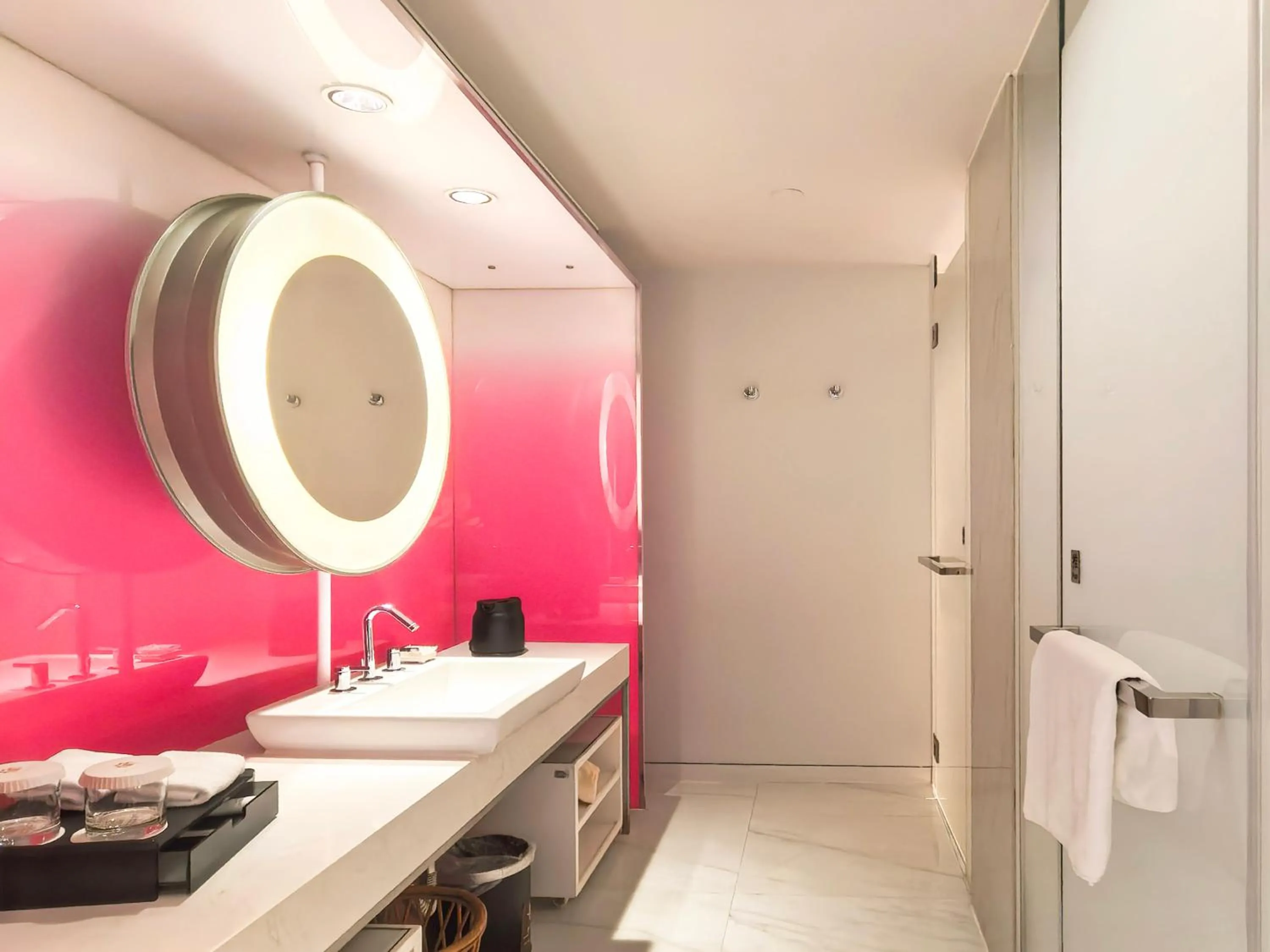 Toilet in Metropolo Dahua Hotel Shanghai