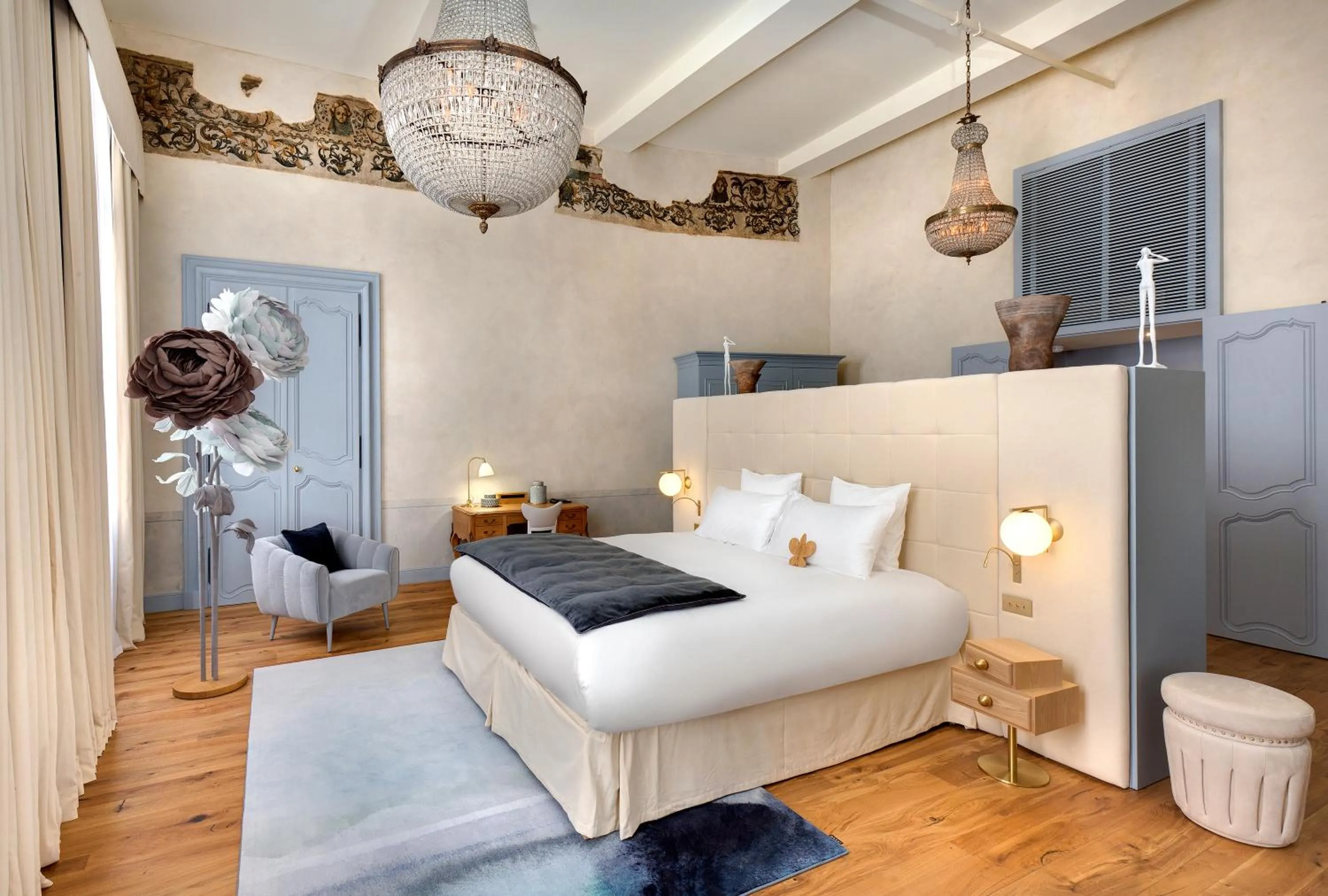 Photo of the whole room, Bed in Hôtel Richer De Belleval - Relais & Châteaux