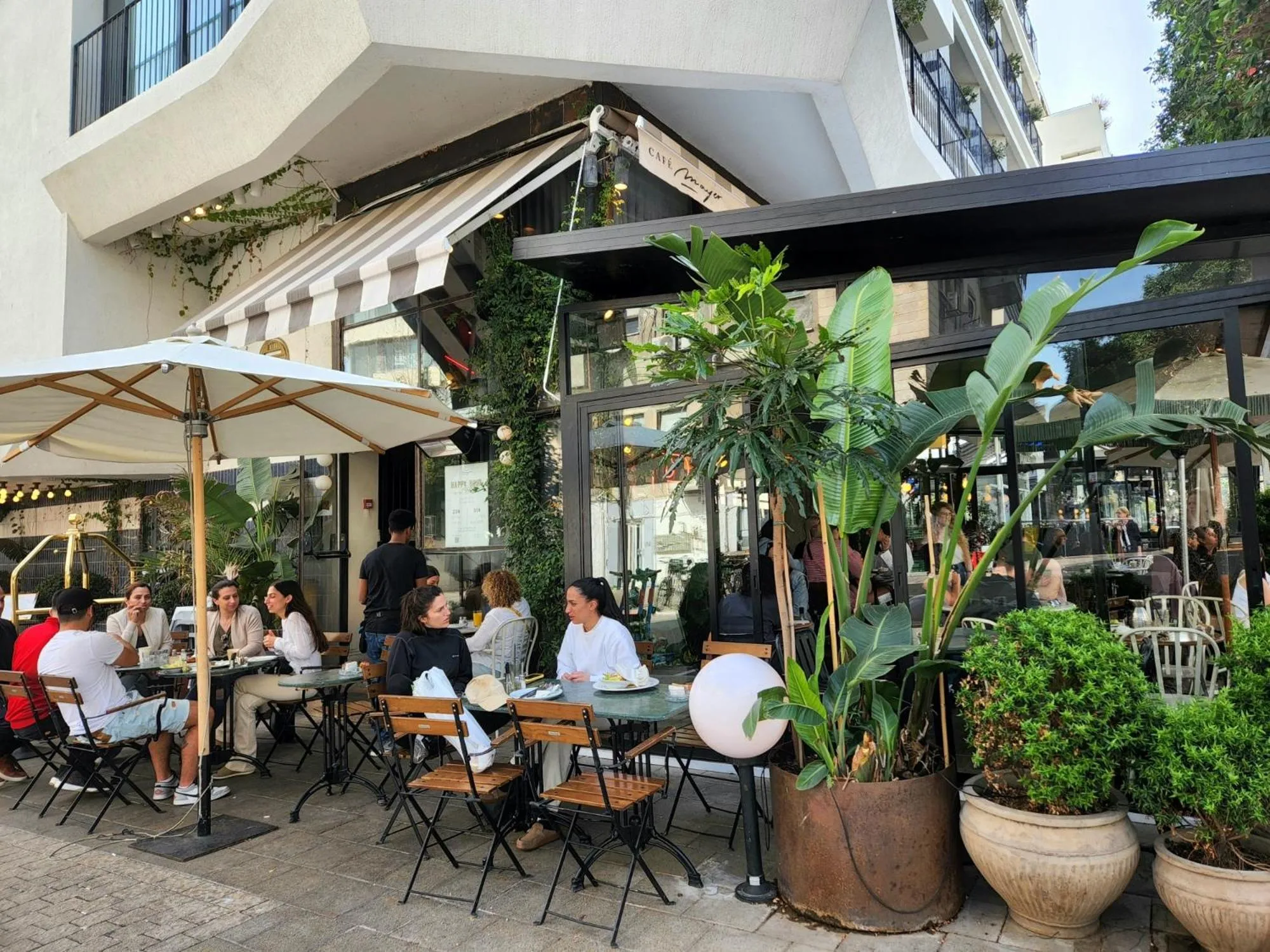 Property building in Mayer House