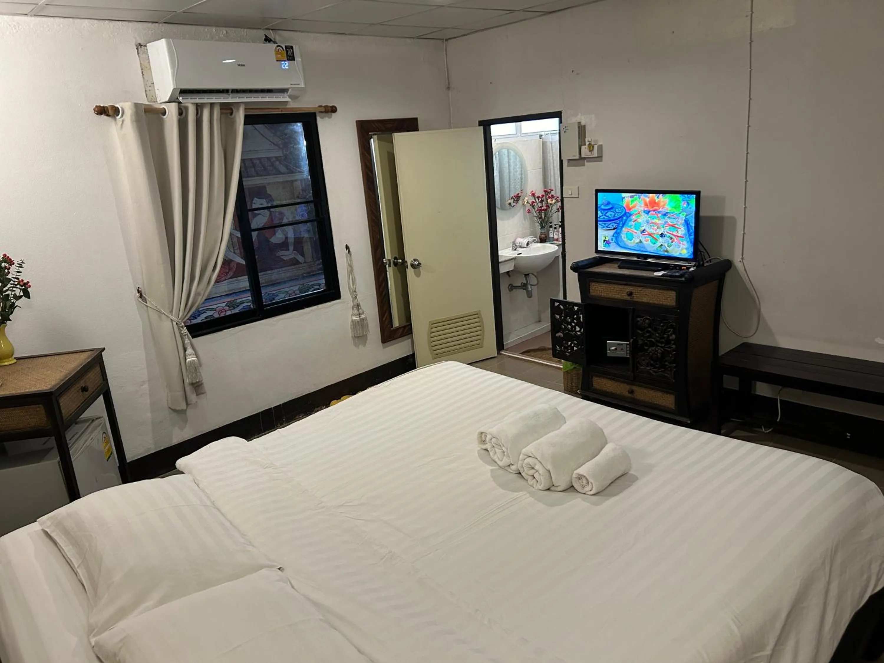 Shower, Bed in Kamala's Boutique Guesthouse