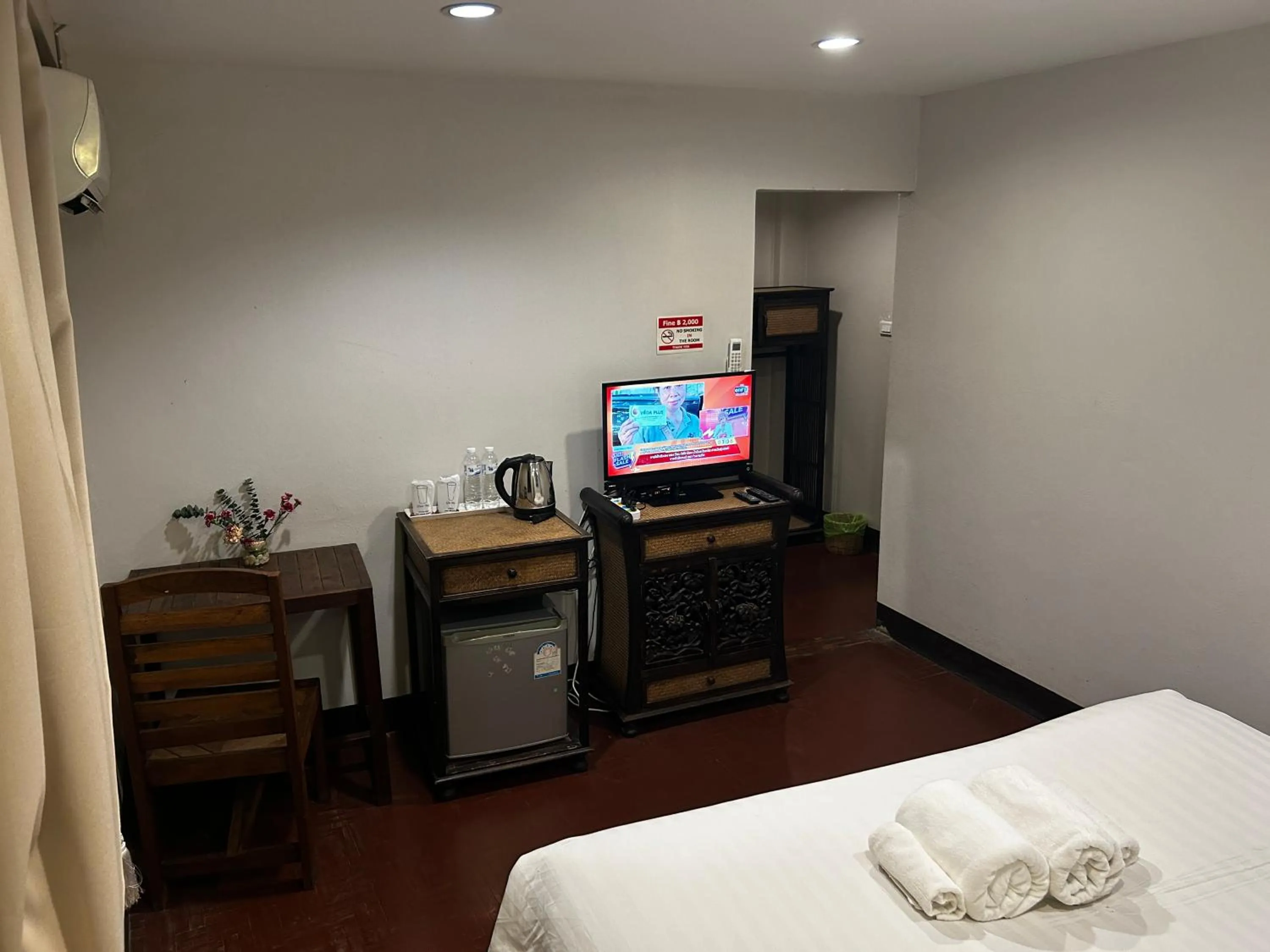 TV and multimedia, Bed in Kamala's Boutique Guesthouse