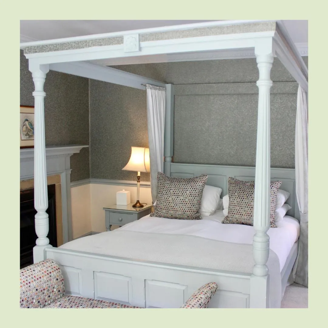 Bed in Rafters at Riverside House Hotel