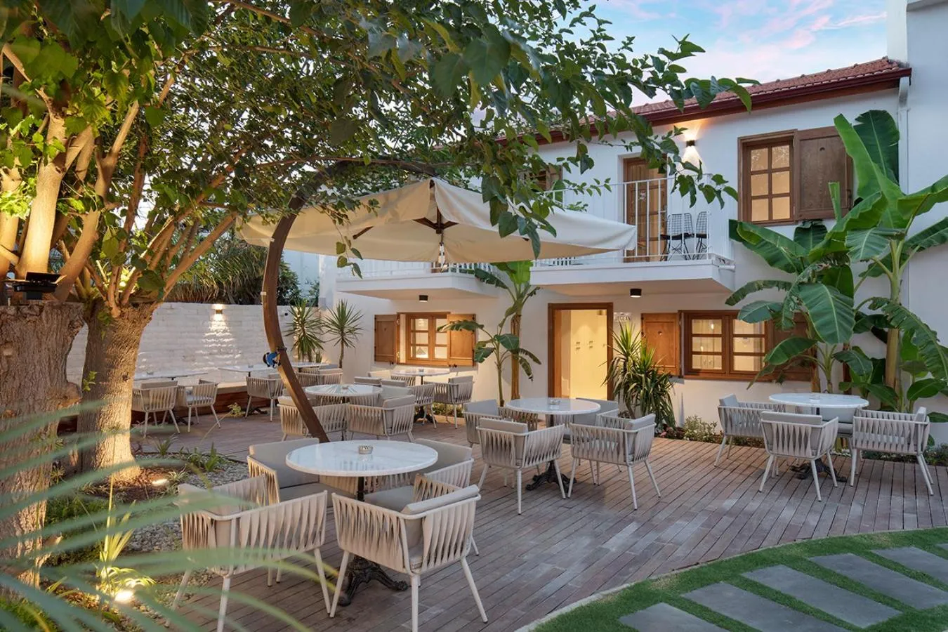 Garden in Mellow Blue Hotel