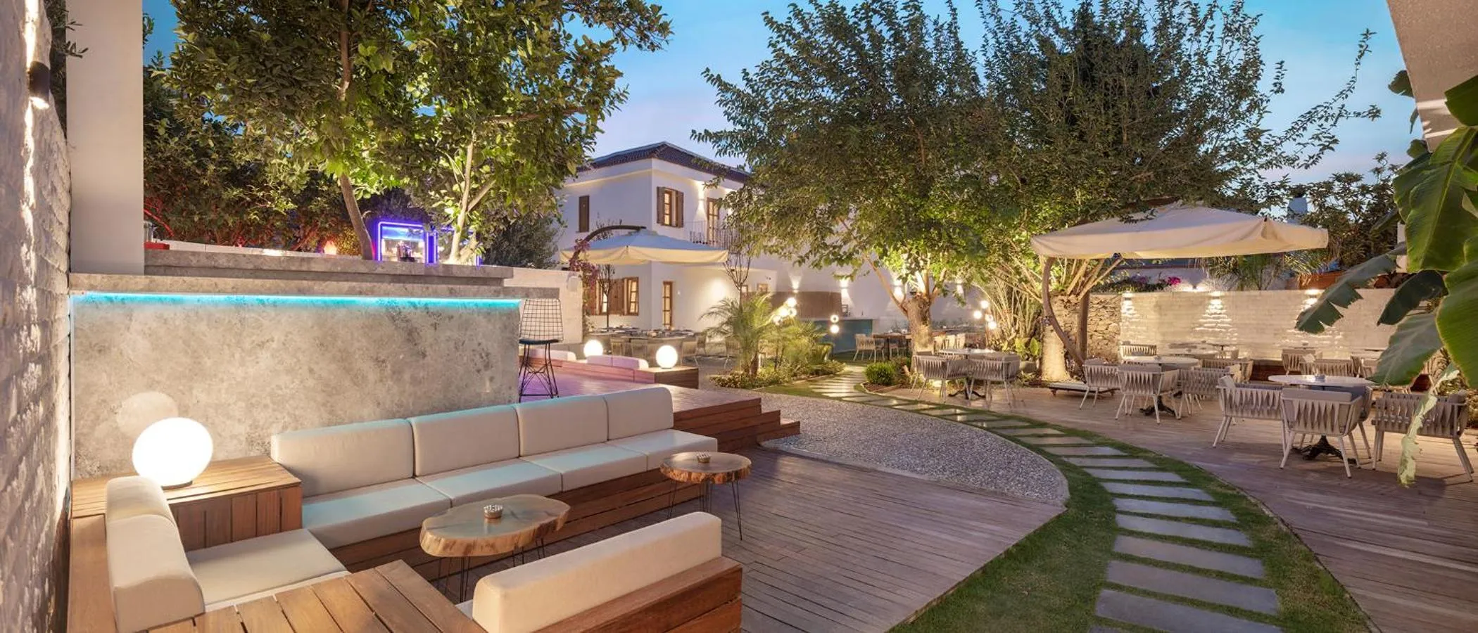 Garden in Mellow Blue Hotel