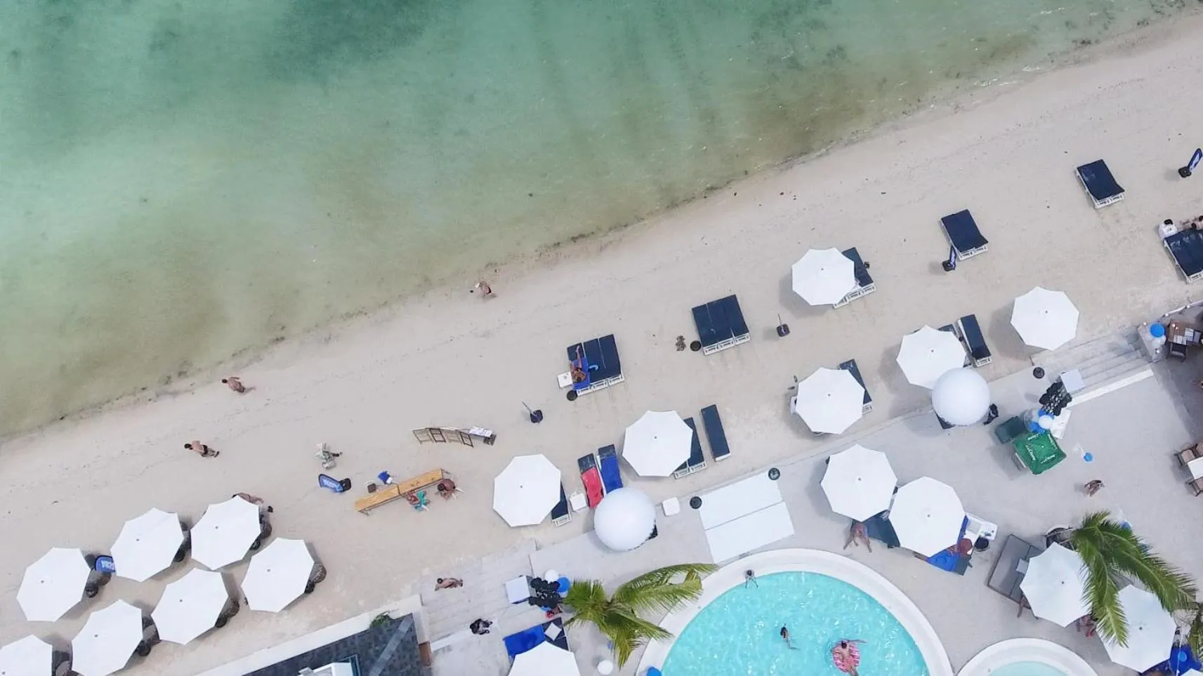 Property building in Combo Beach Hotel Samui