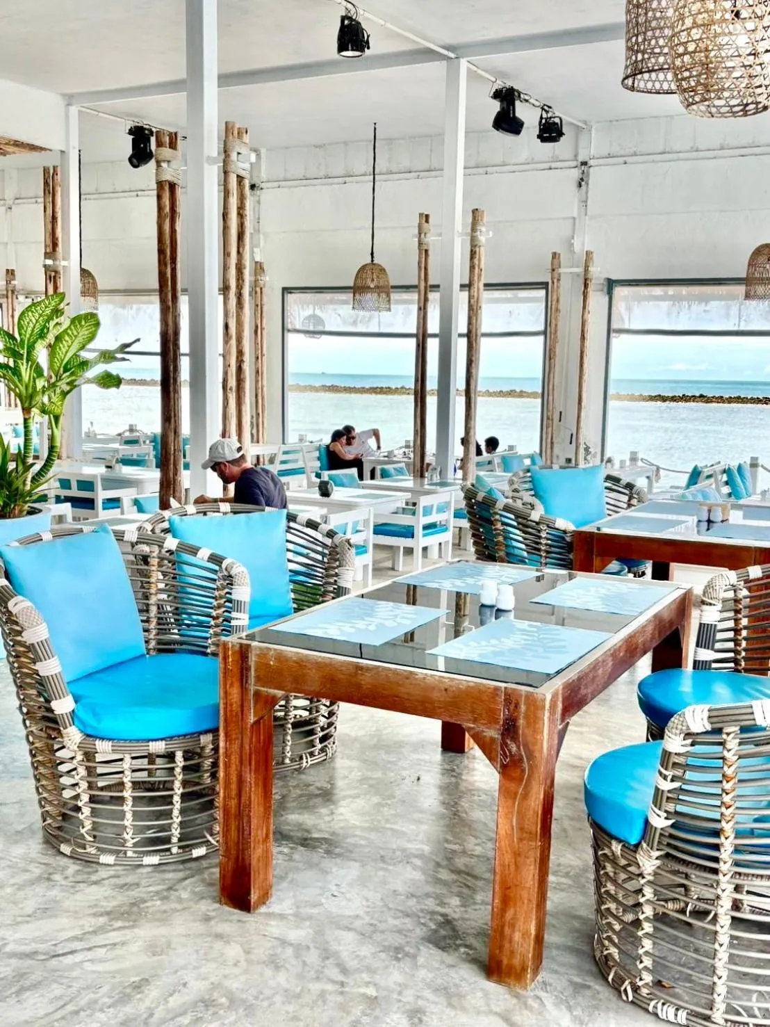 Restaurant/places to eat in Combo Beach Hotel Samui
