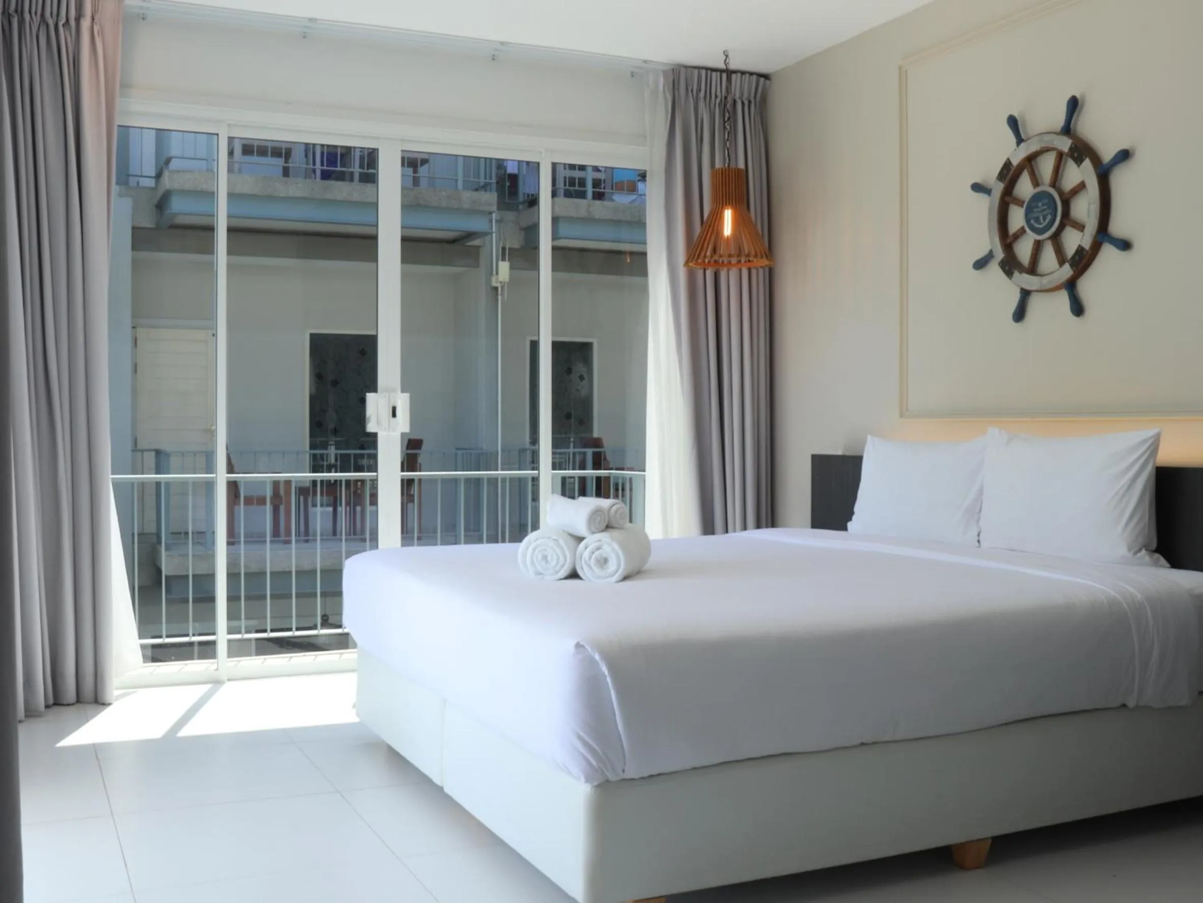 Bed in Combo Beach Hotel Samui