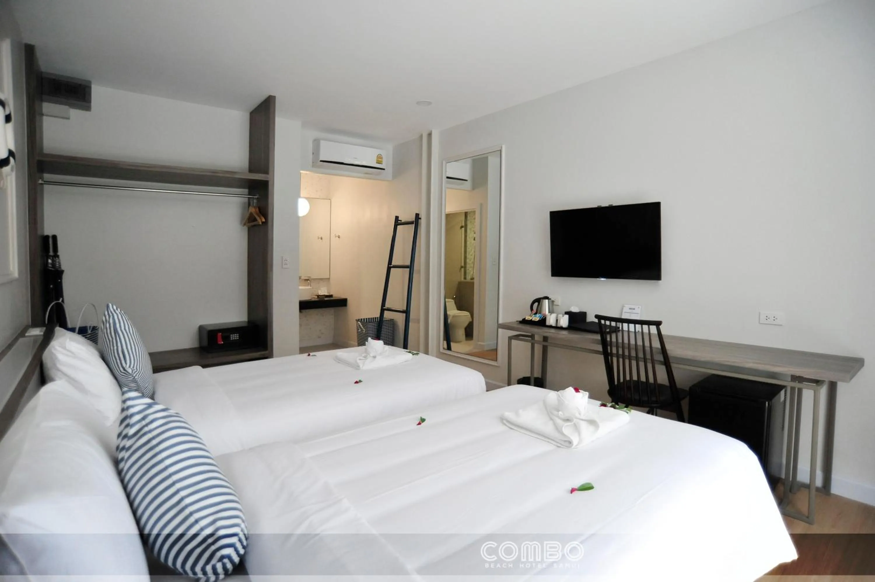 Bedroom, Bed in Combo Beach Hotel Samui