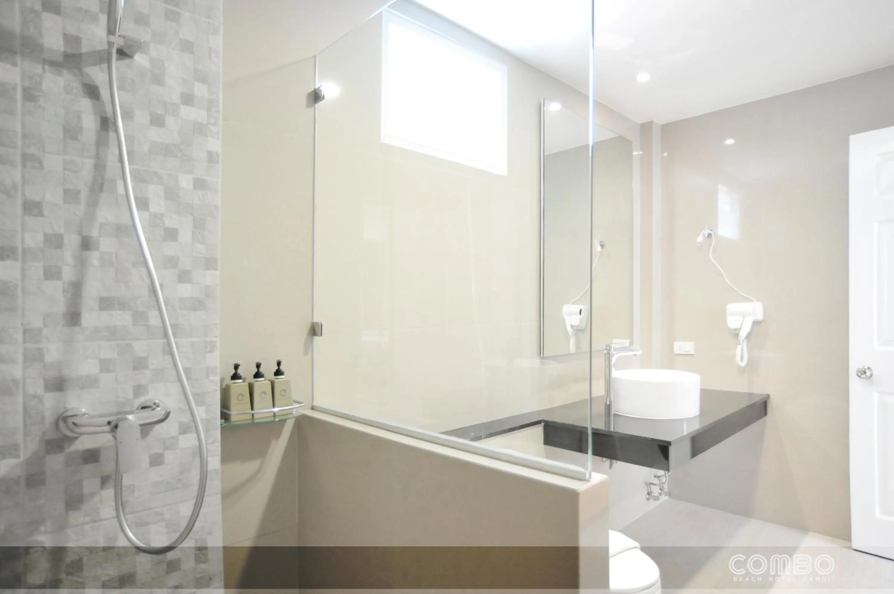 Bathroom in Combo Beach Hotel Samui