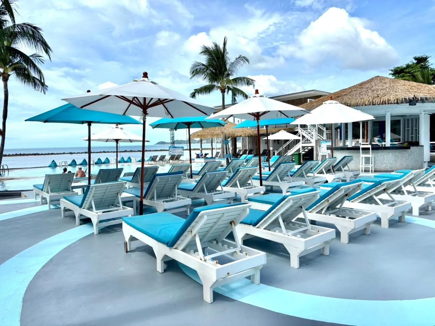 Lounge or bar in Combo Beach Hotel Samui