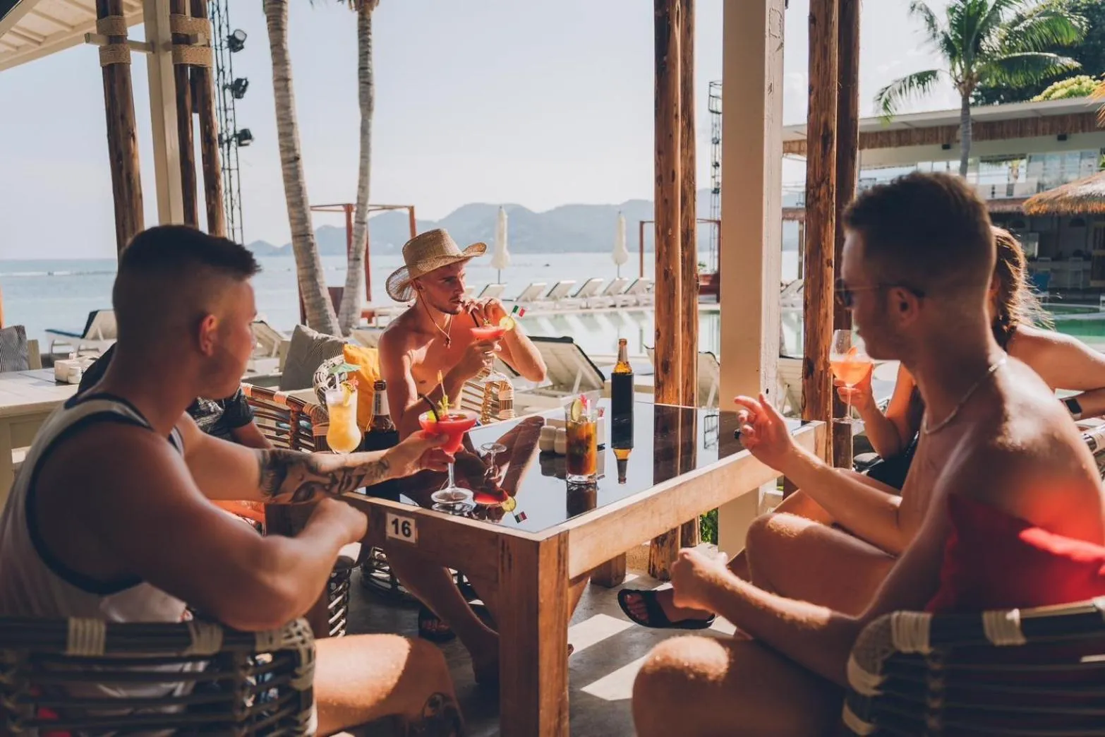 Restaurant/places to eat in Combo Beach Hotel Samui