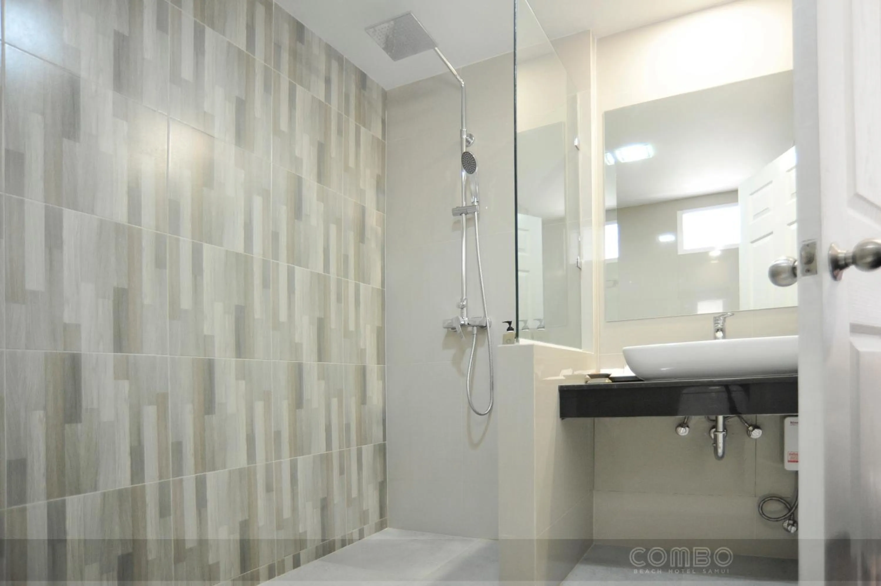 Bathroom in Combo Beach Hotel Samui