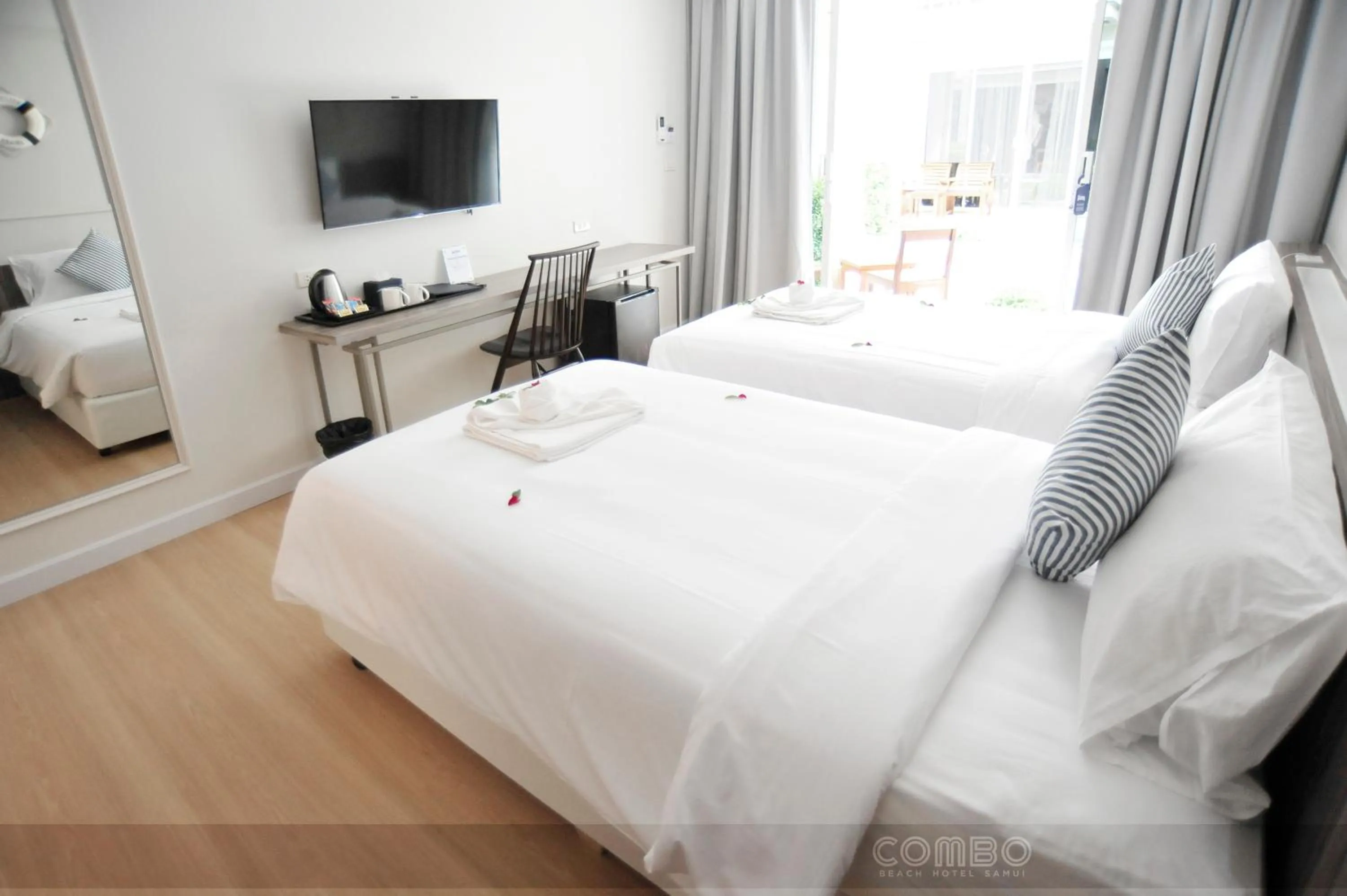 Bedroom, Bed in Combo Beach Hotel Samui