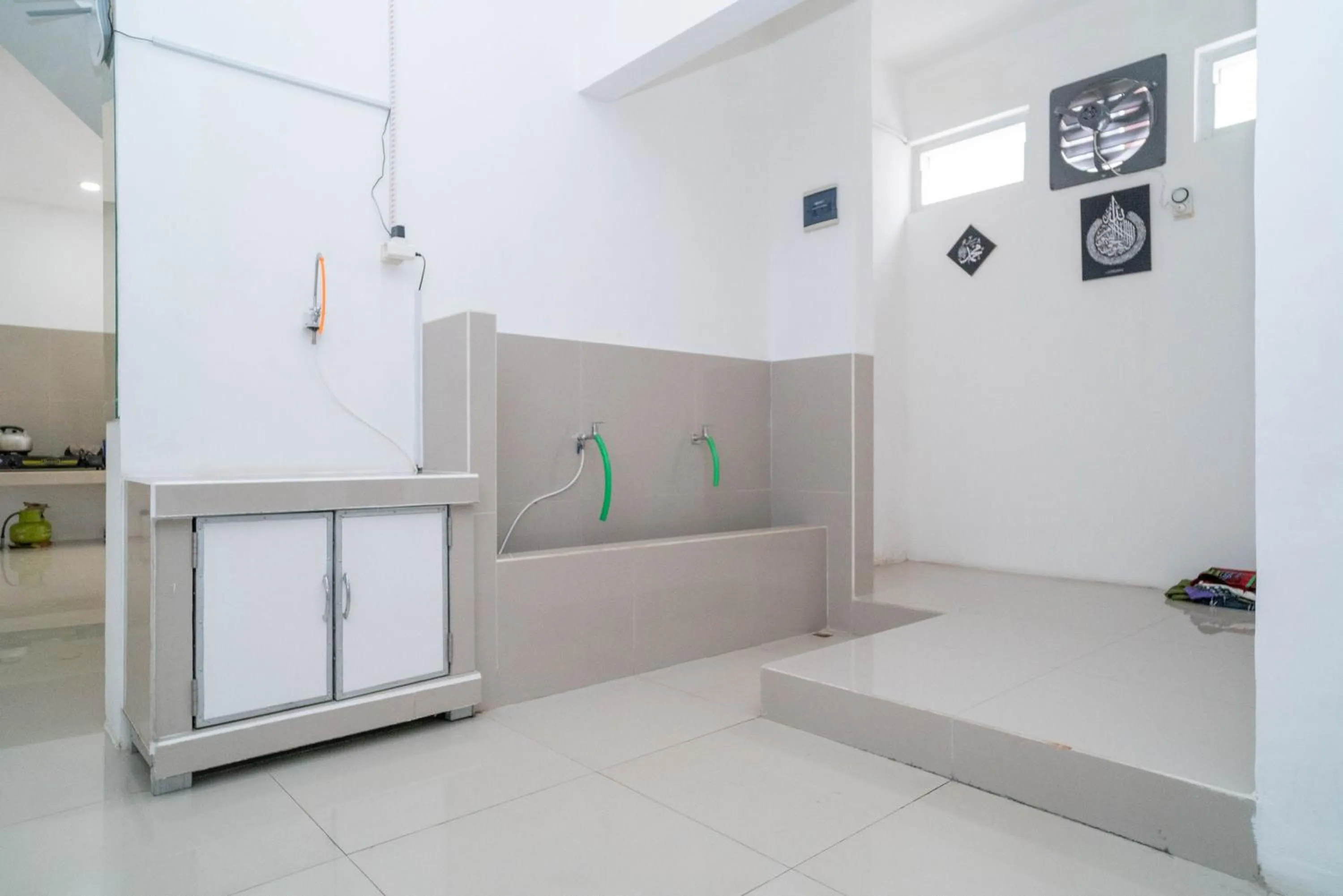 KoolKost Syariah @ Jl Kelapa Dua Raya Tangerang (Minimum Stay 6 Nights)