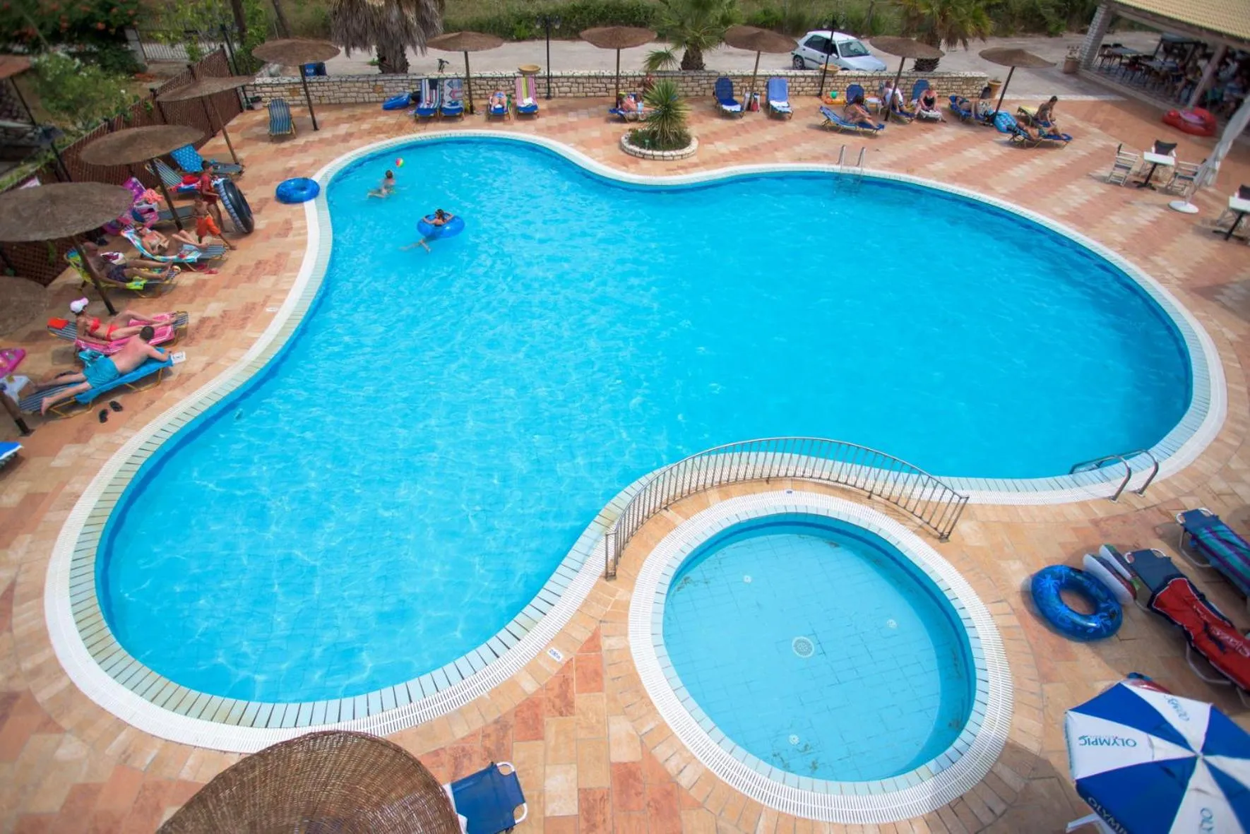 Swimming pool in Anemona Beach apartments