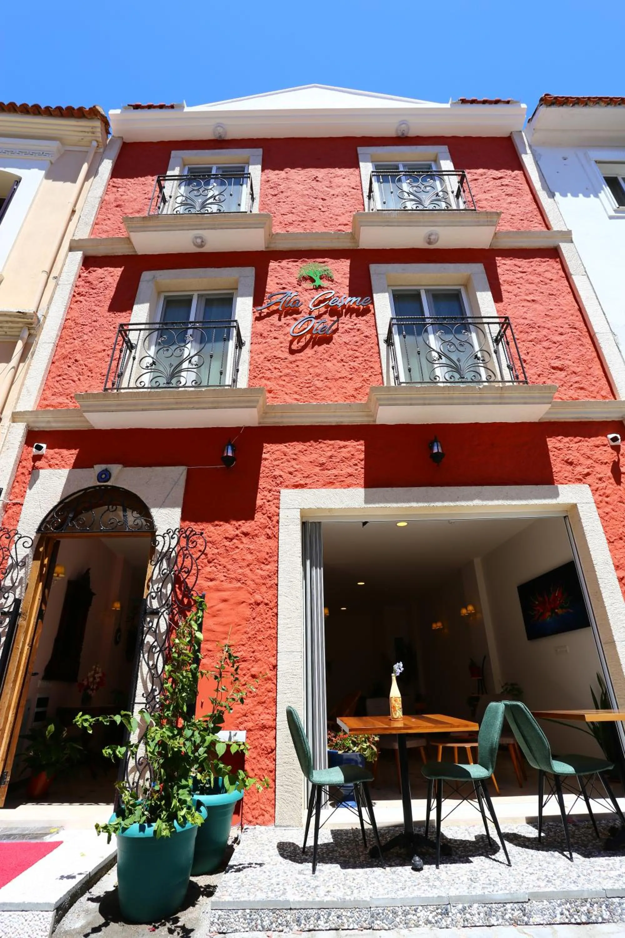 Property building in AtaÇesme Otel