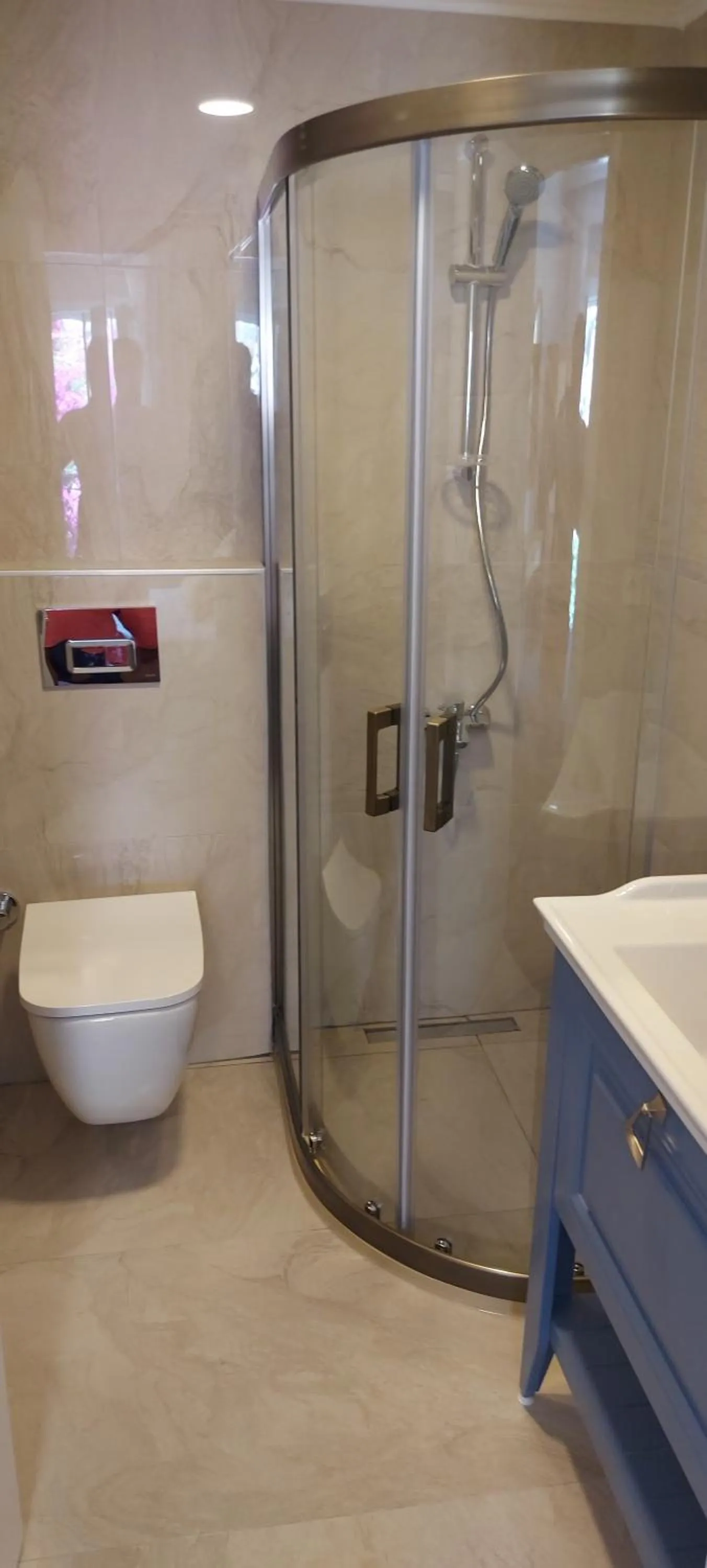 Shower in AtaÇesme Otel