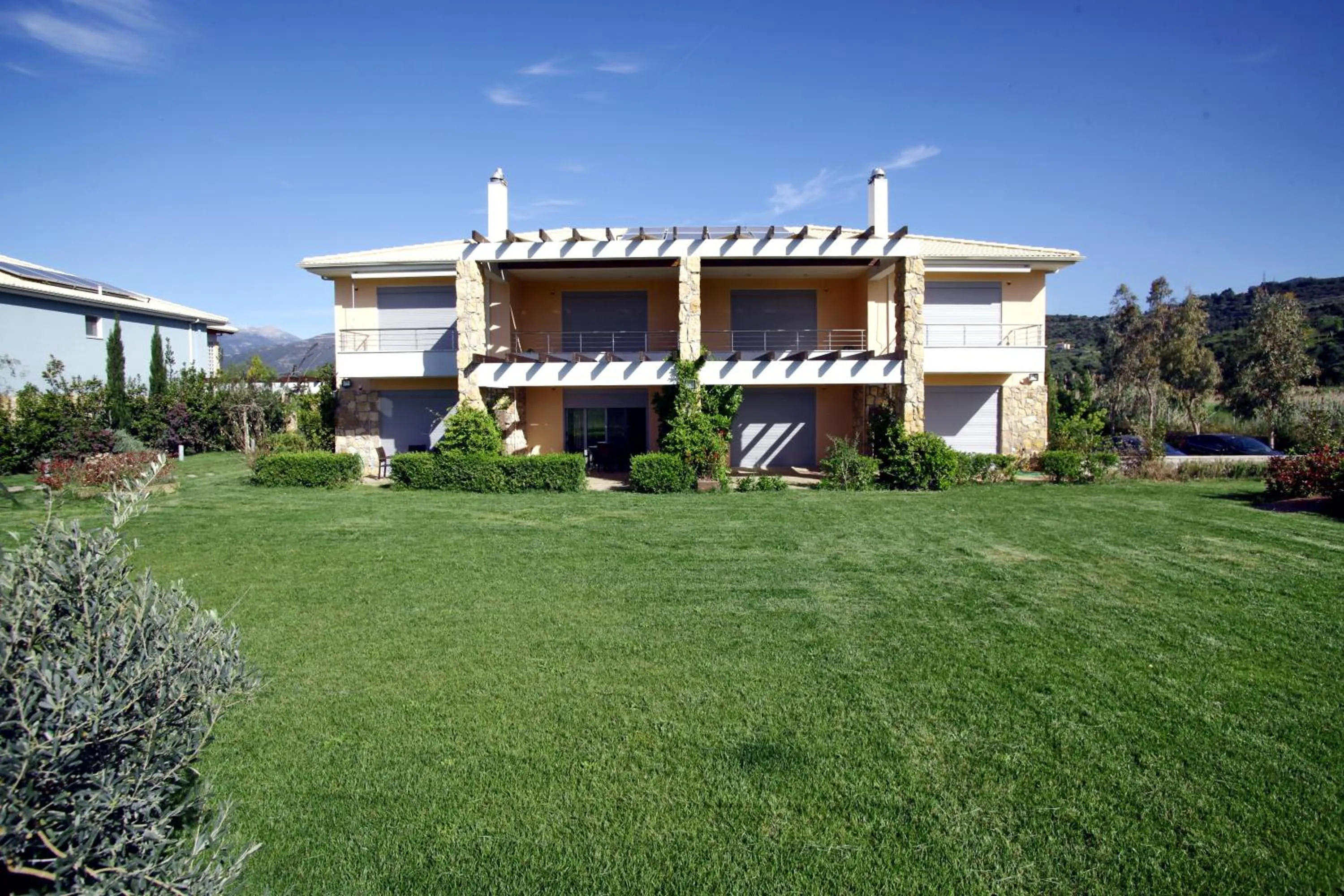 Property building in Cavos Fokidos