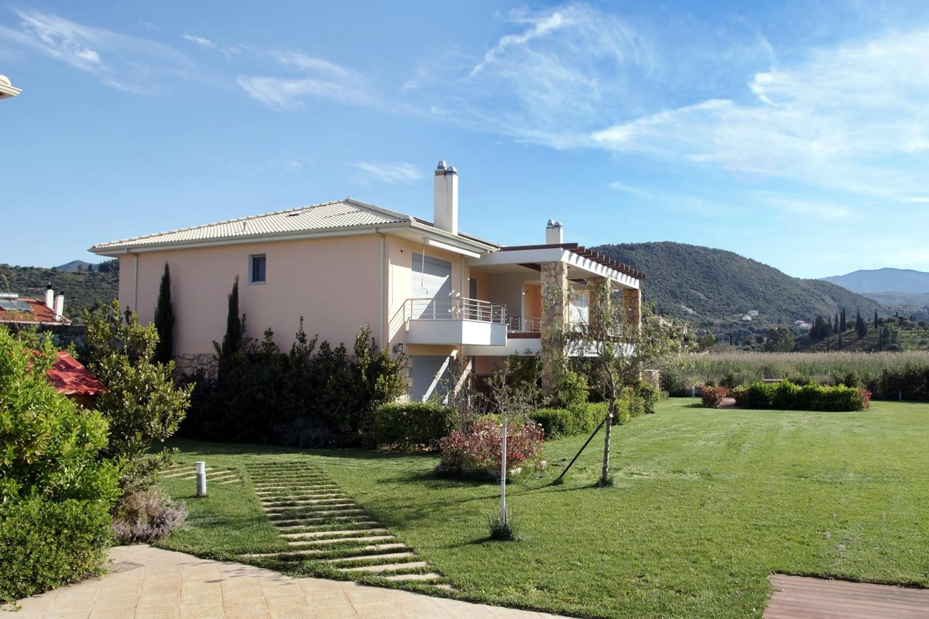 Property building in Cavos Fokidos