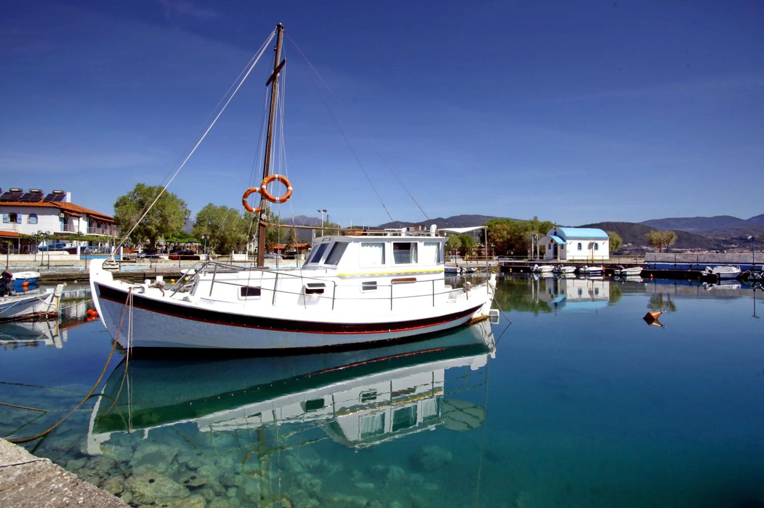 Nearby landmark in Cavos Fokidos