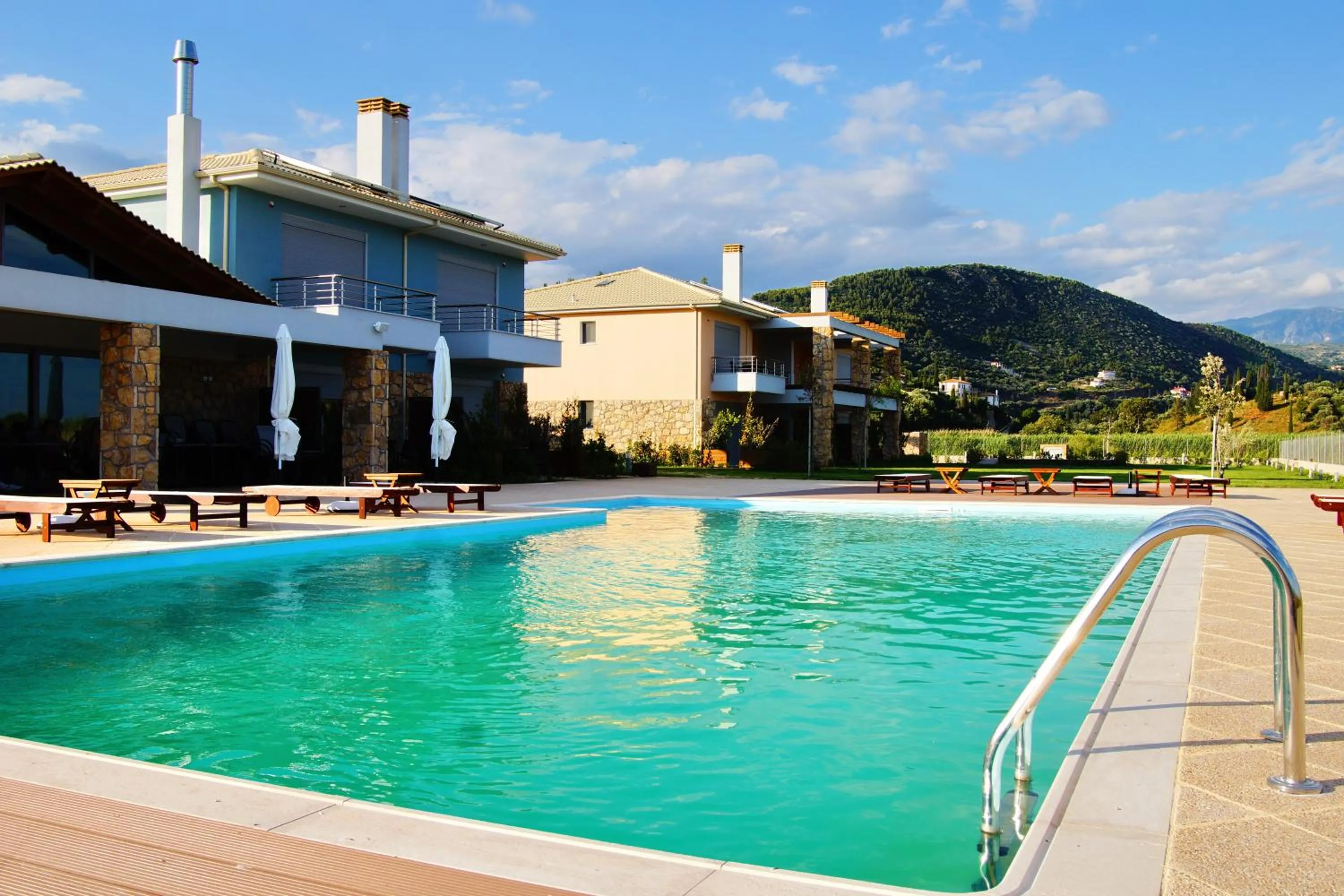 Property building in Cavos Fokidos