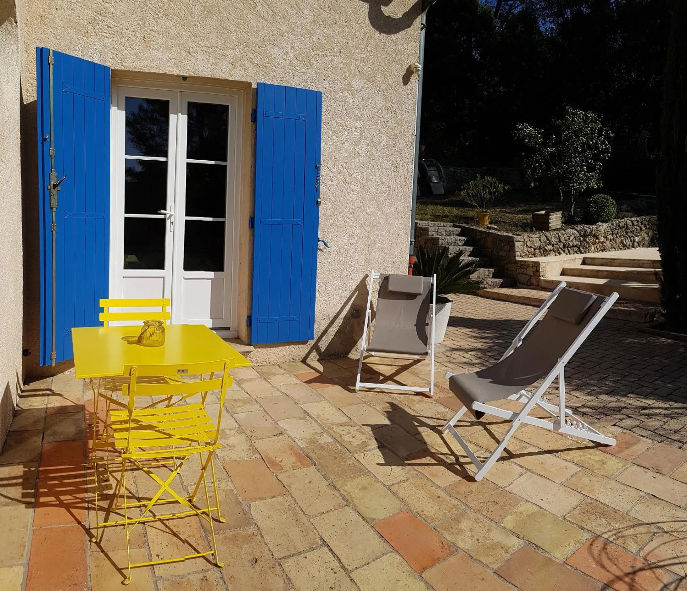 Patio in Le Mas des Hibiscus