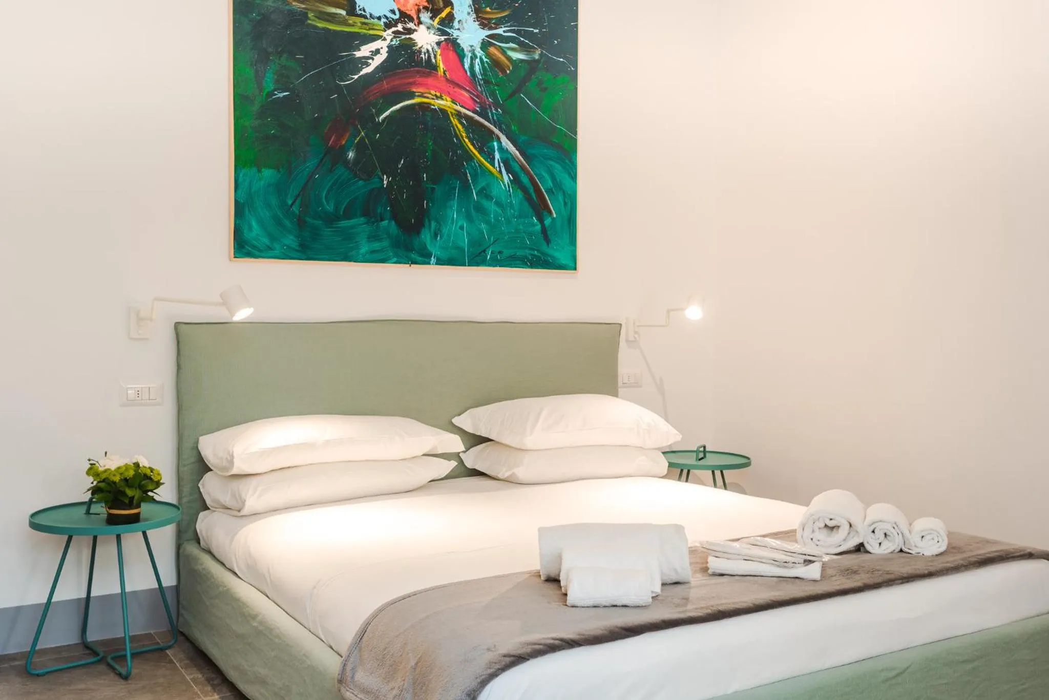 Photo of the whole room, Bed in Nikis Collection Navona